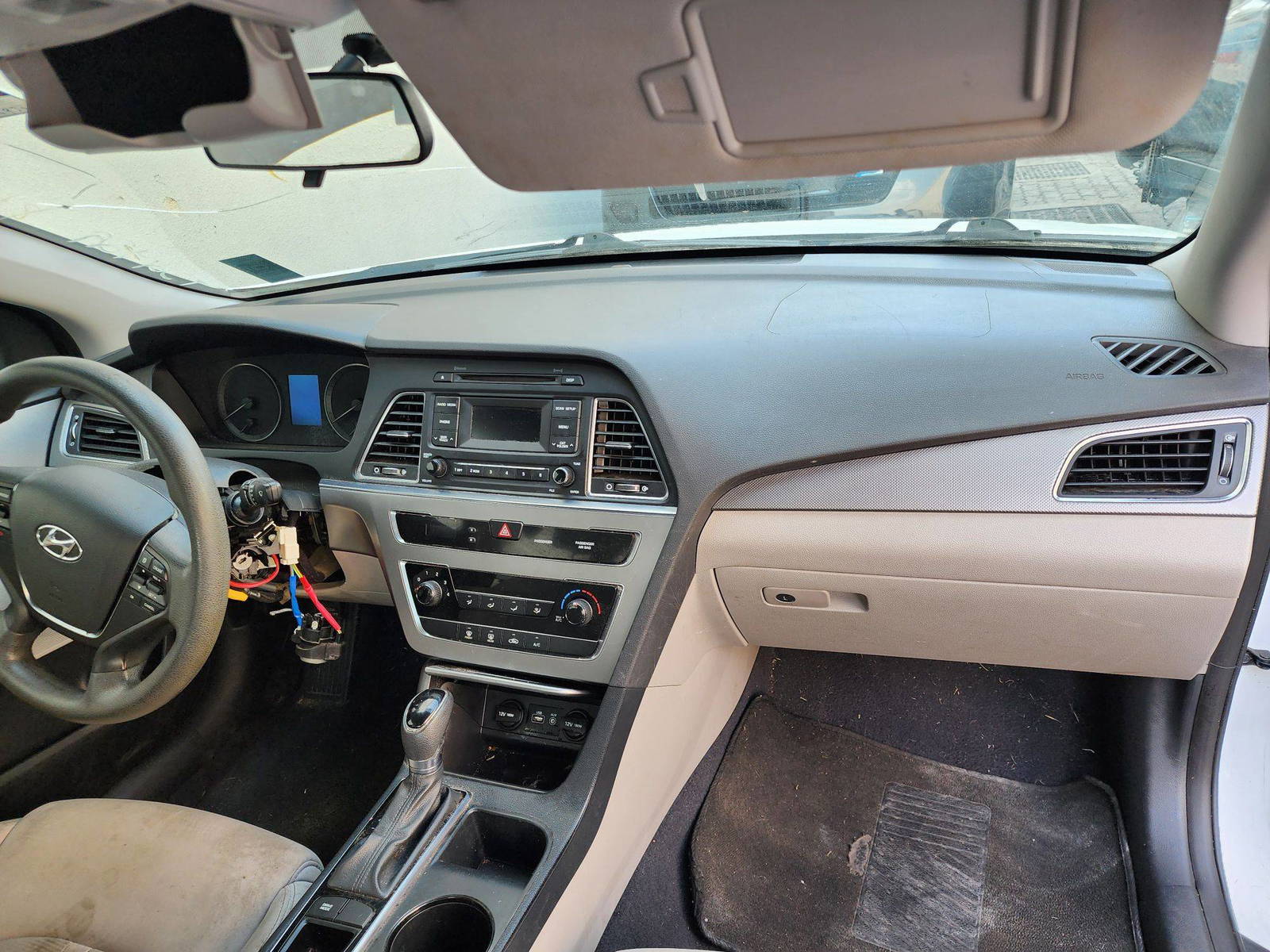 2017 HYUNDAI SONATA — 186930 Miles — Lot 27484 — Al Quoz - Marhaba Auctions Used Cars - Image 9