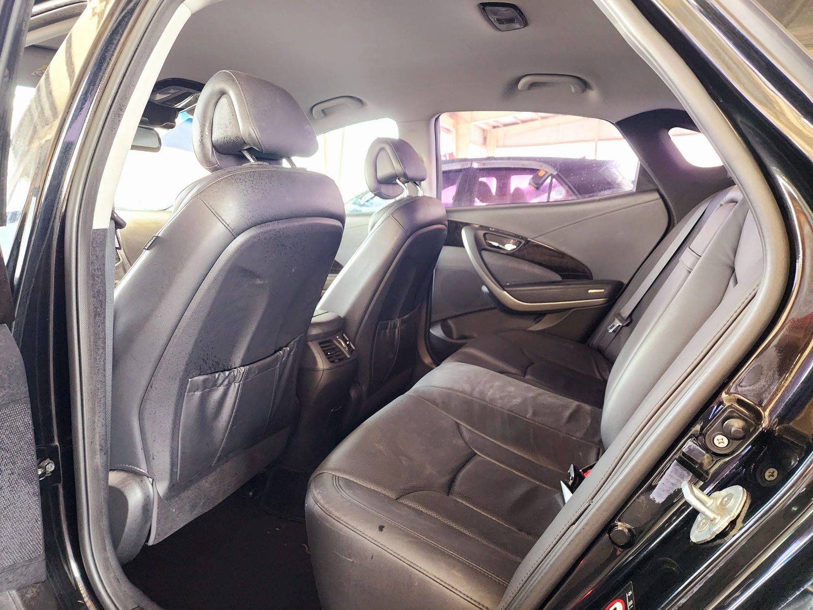 2011 HYUNDAI GRANDEUR — 132226 KM — Lot 009768 — Souq - Marhaba Auctions Used Cars - Image 6