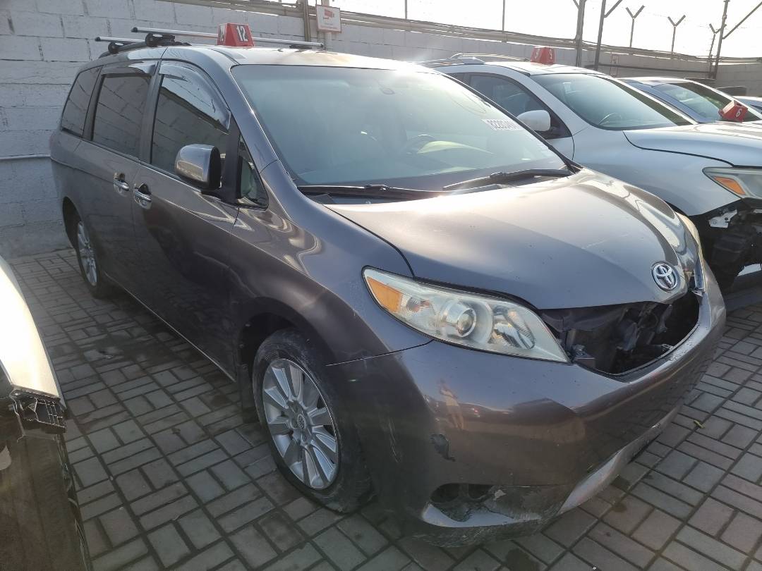 2011 TOYOTA SIENNA — 228035 Miles — Lot 2134587 — Ind. 12 - Marhaba Auctions Used Cars - Image 4