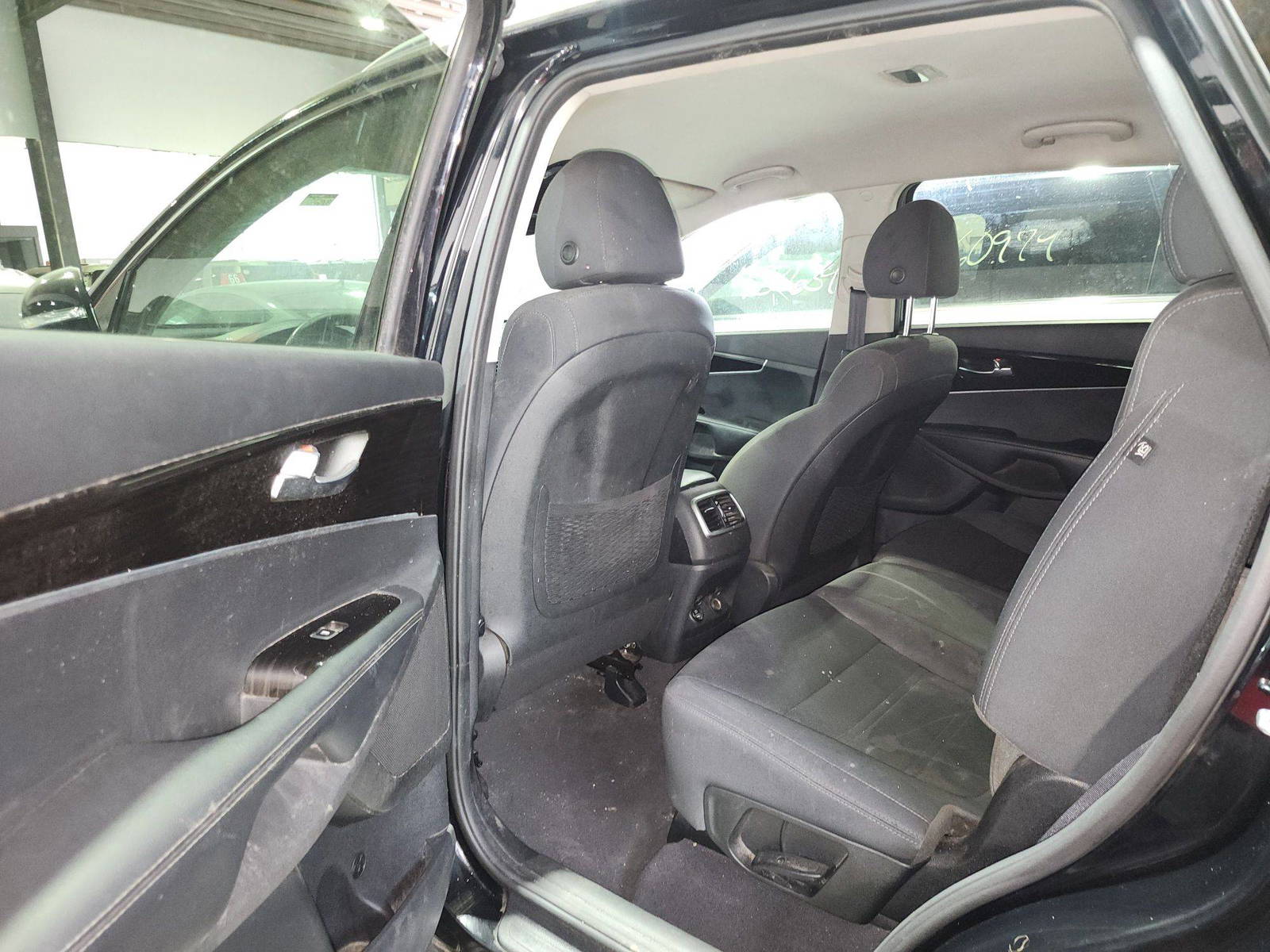 2020 KIA SORENTO — 113635 Miles — Lot G650683 — Al Quoz - Marhaba Auctions Used Cars - Image 3