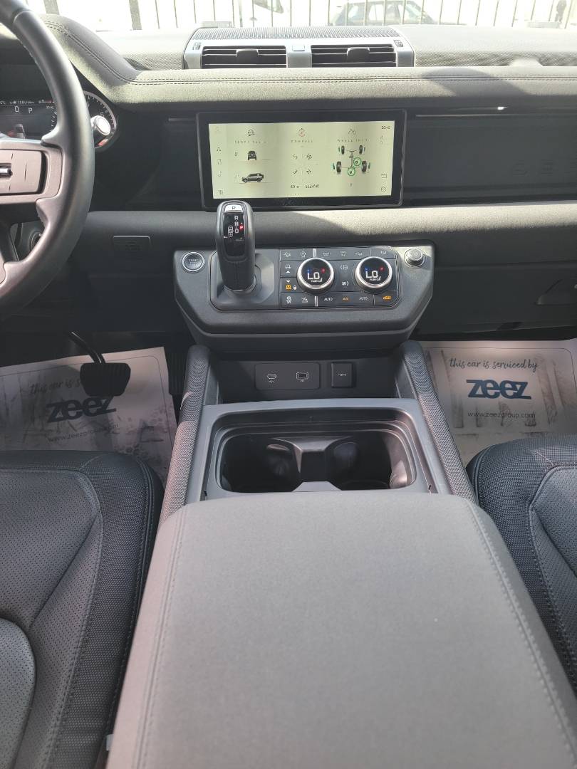 2022 LAND ROVER DEFENDER 110 X-DYNAMIC SE — 33802 KM — Lot 63108693 — Al Quoz - Marhaba Auctions Used Cars - Image 11