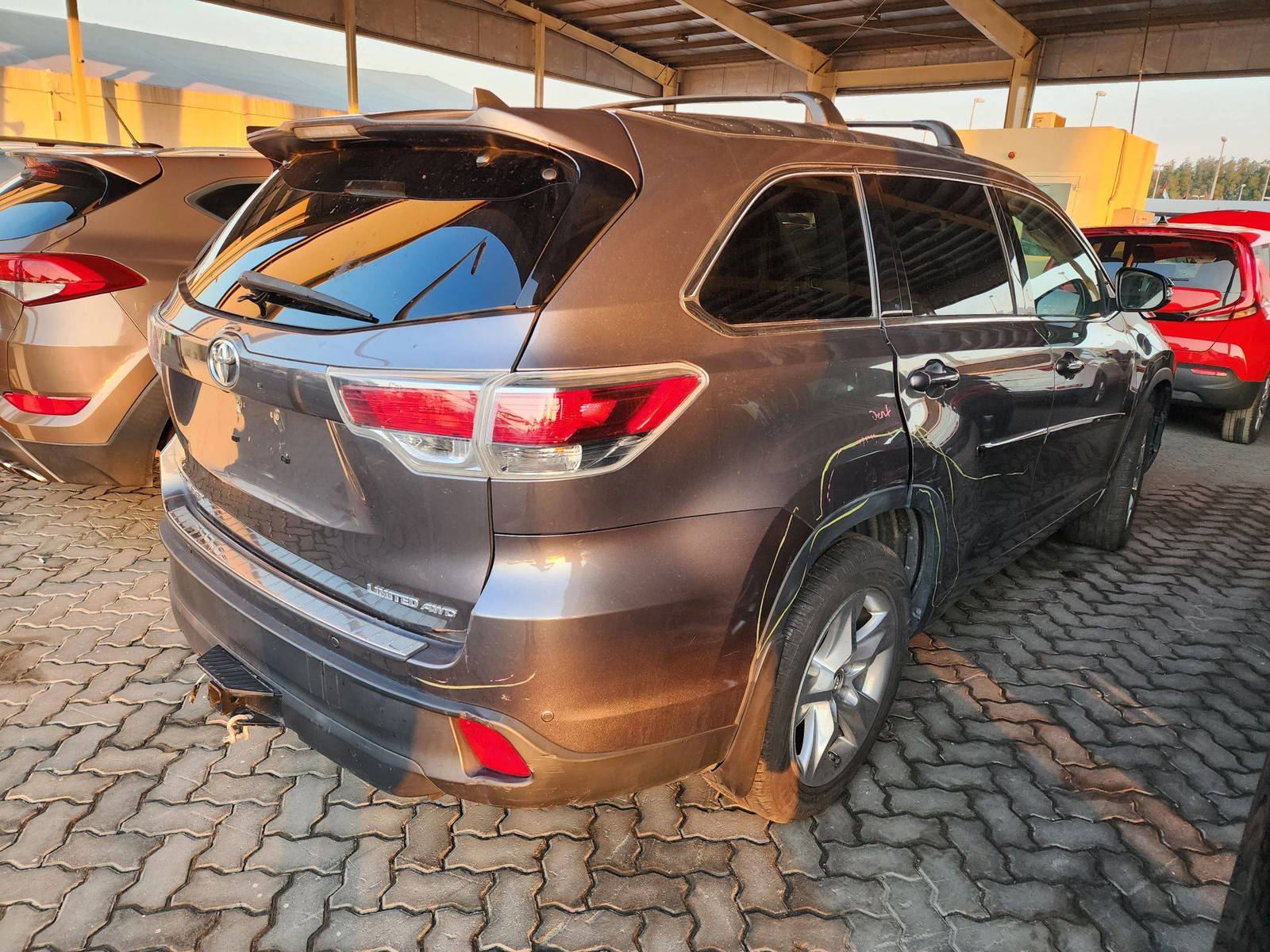 2016 TOYOTA HIGHLANDER — 118174 Miles — Lot 66889023 - Marhaba Auctions Used Cars - Image 4