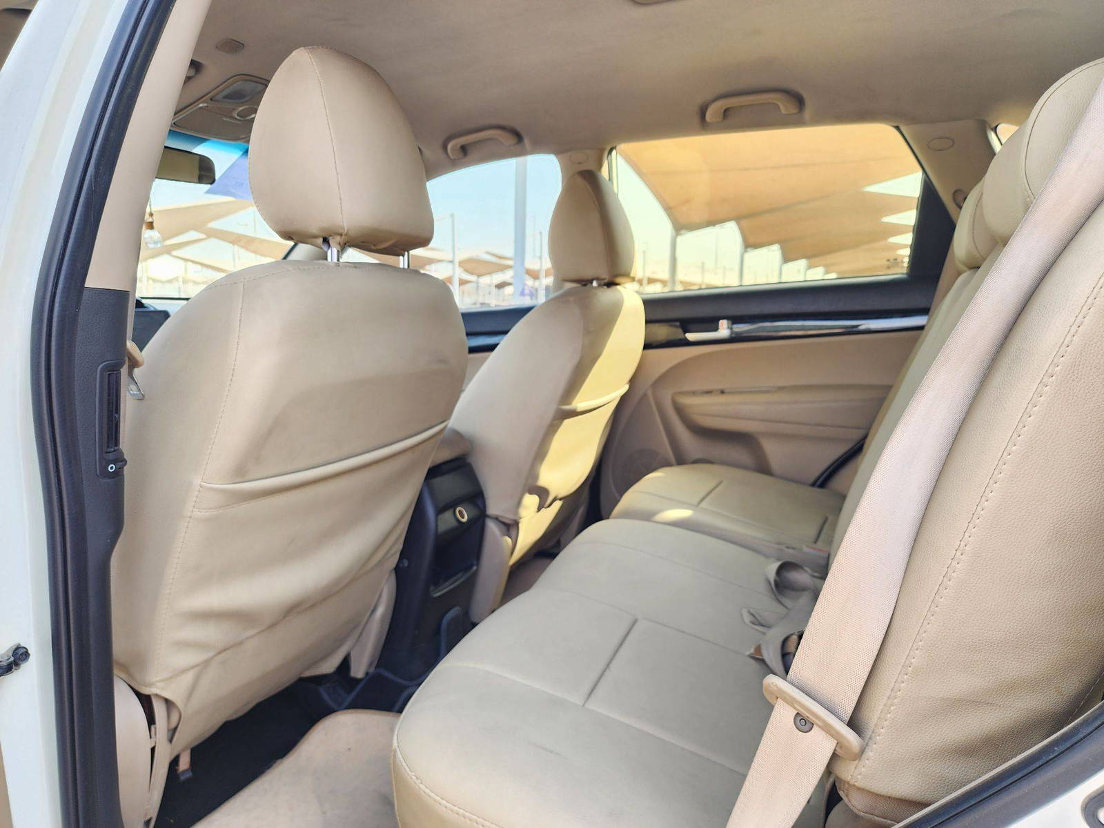 2015 KIA SORENTO — 176226 KM — Lot 30F5567144 — Souq - Marhaba Auctions Used Cars - Image 6