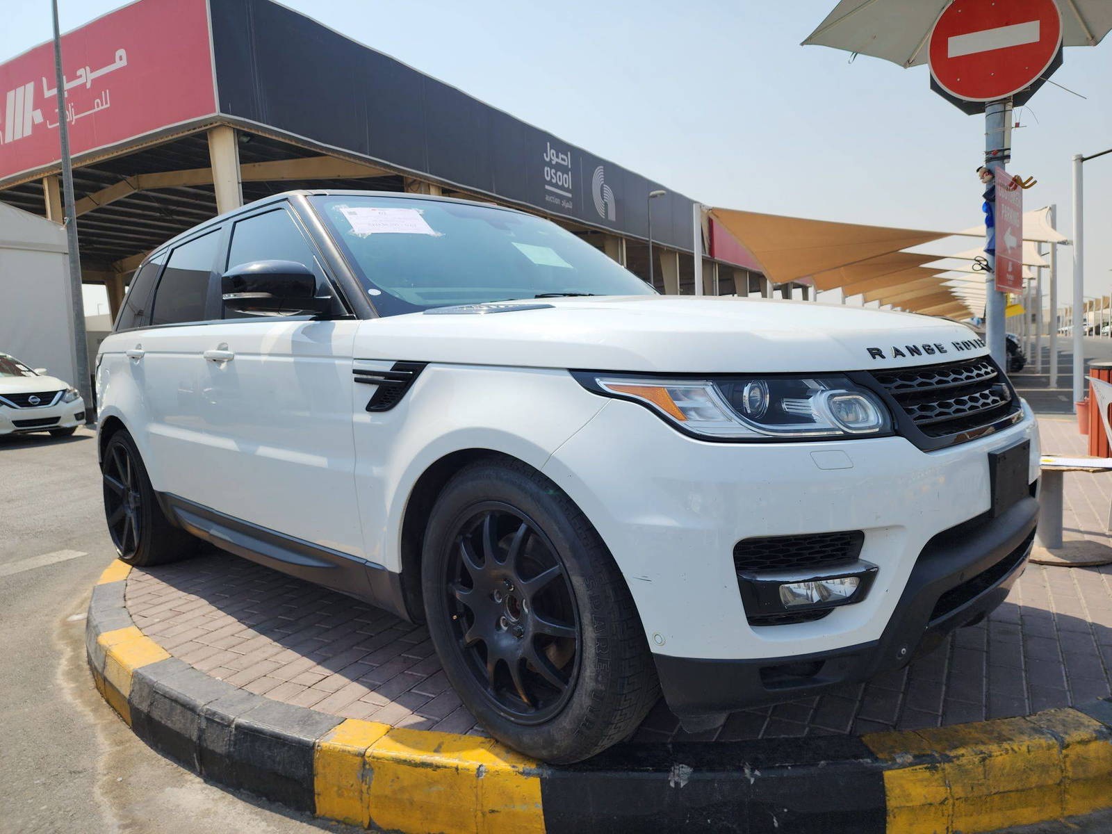 2015 LAND ROVER RANGE ROVER SPORT — 133805 Miles — Lot 513015 — Souq - Marhaba Auctions Used Cars - Image 4