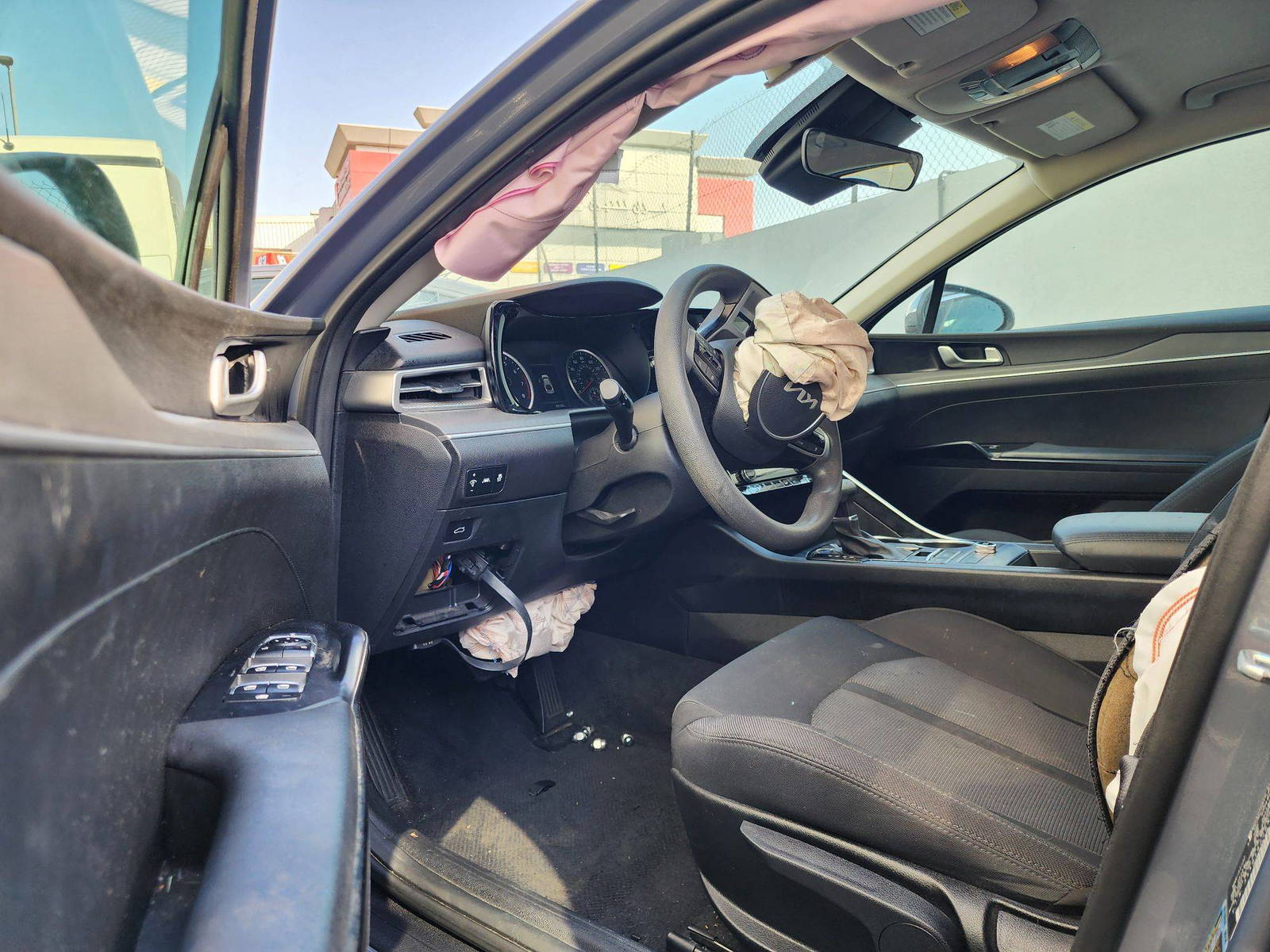 2022 KIA K5 — 93103 Miles — Lot 41442265 — Souq - Marhaba Auctions Used Cars - Image 5