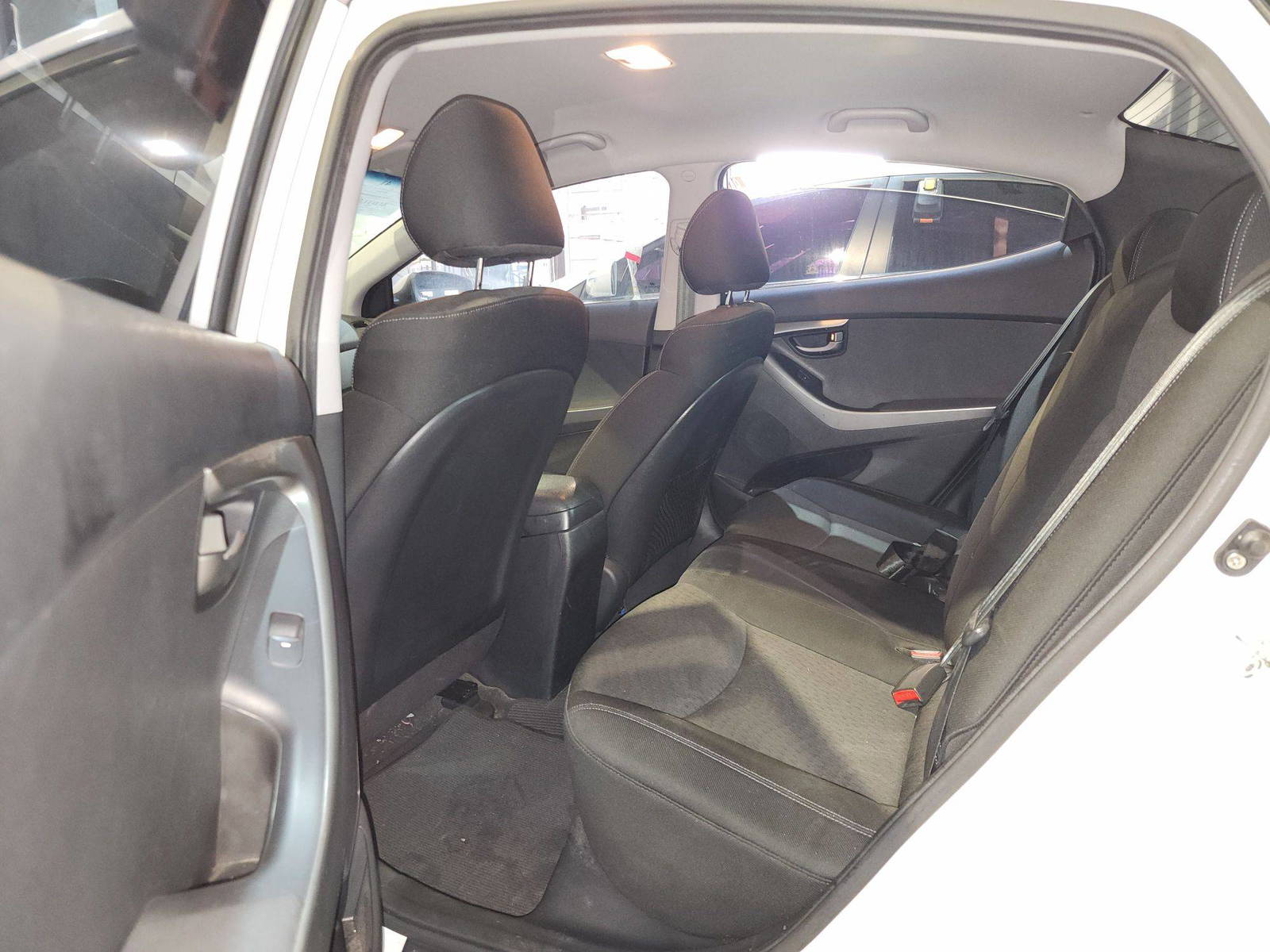 2011 HYUNDAI AVANTE — 130080 KM — Lot 091392 — Al Quoz - Marhaba Auctions Used Cars - Image 7