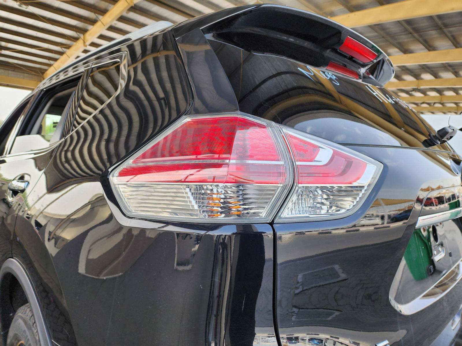 2015 NISSAN ROGUE — 87916 KM — Lot 855957 — Souq - Marhaba Auctions Used Cars - Image 11