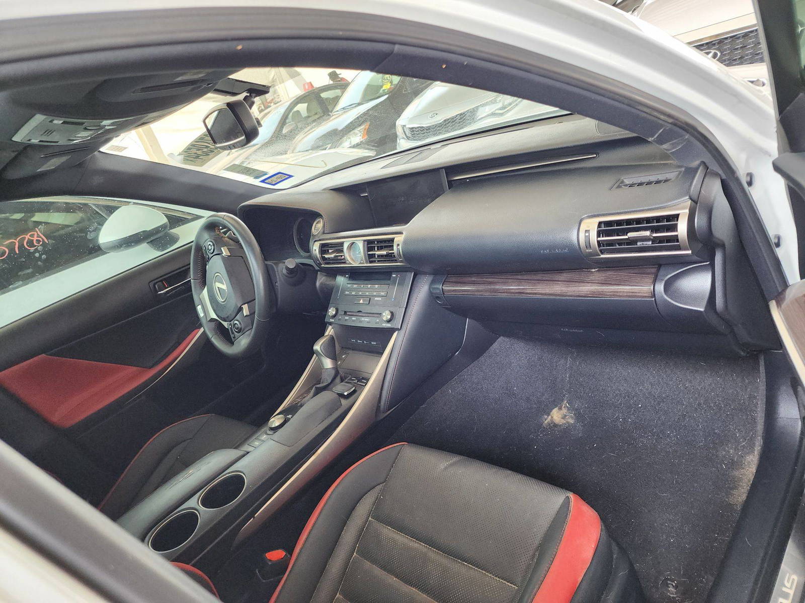 2015 LEXUS IS 250 — 97947 Miles — Lot 48789534 — Souq - Marhaba Auctions Used Cars - Image 5