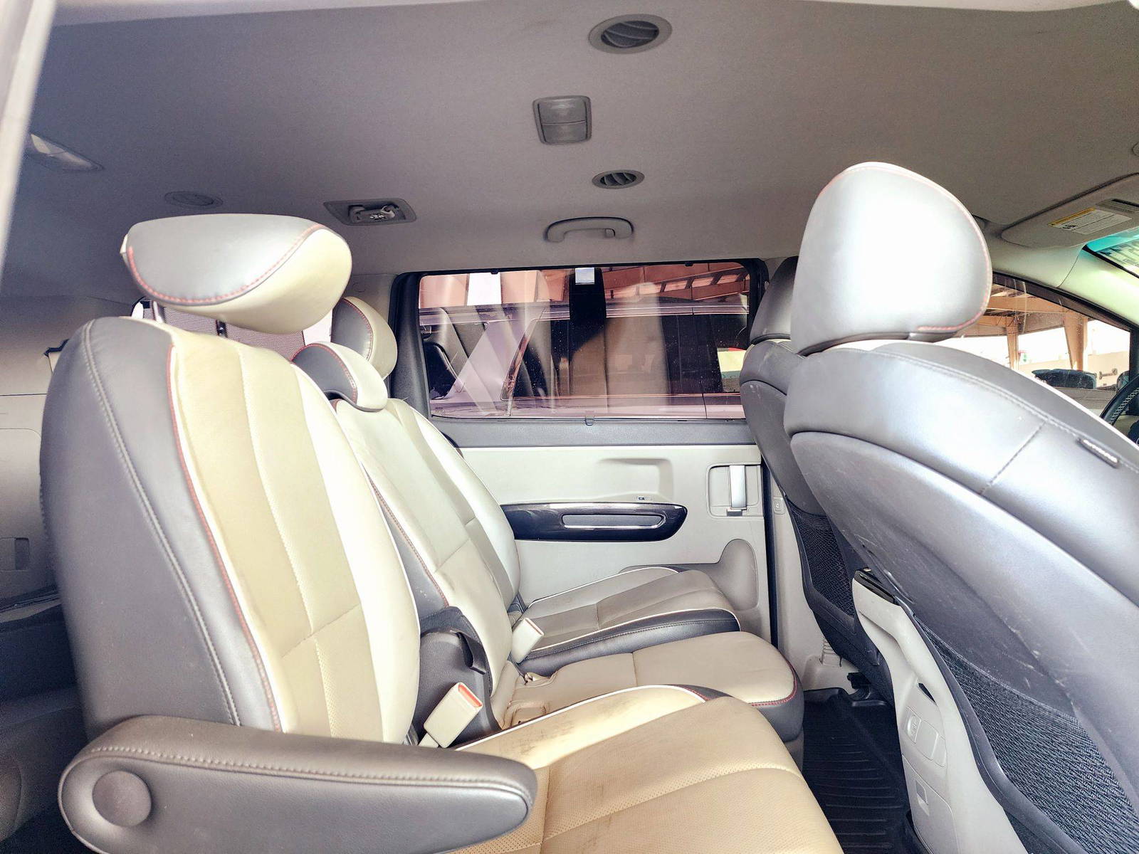 2015 KIA SEDONA — 162069 Miles — Lot 125487 — Souq - Marhaba Auctions Used Cars - Image 6