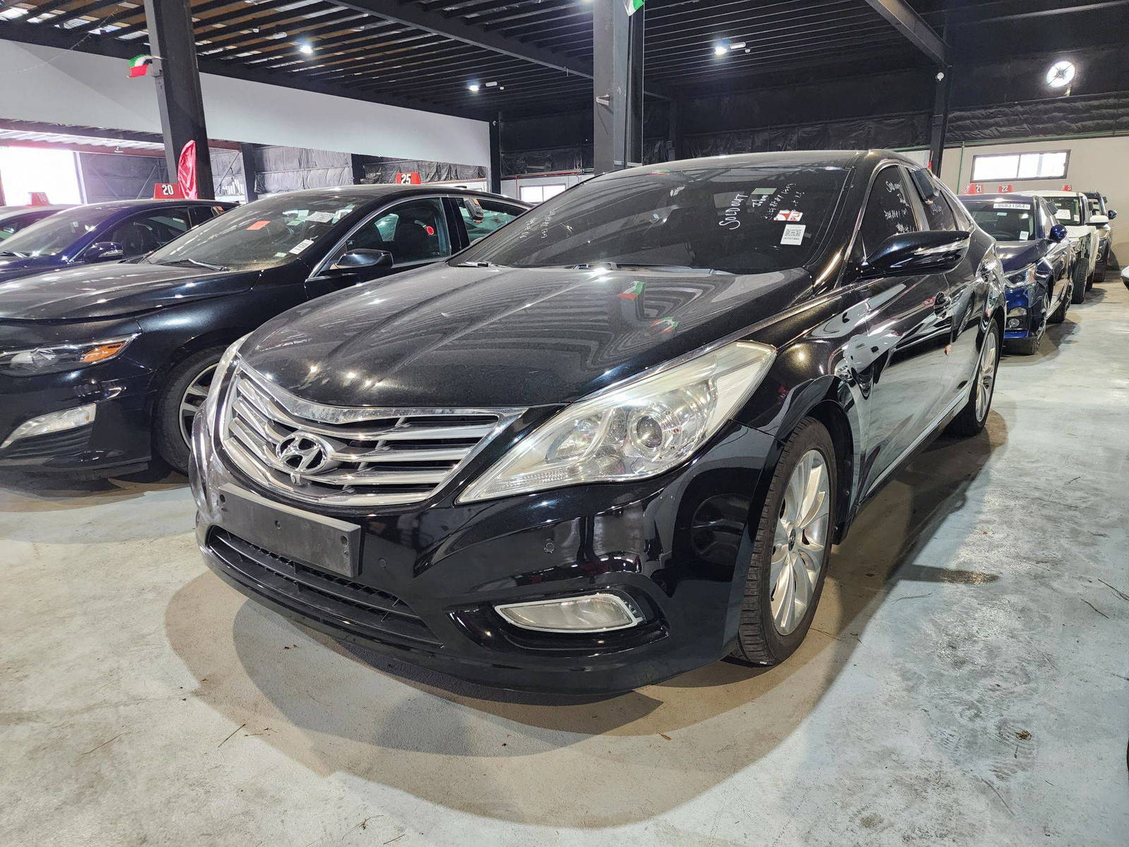 2011 HYUNDAI GRANDEUR — 178943 KM — Lot 009910 — Al Quoz - Marhaba Auctions Used Cars - Image 5