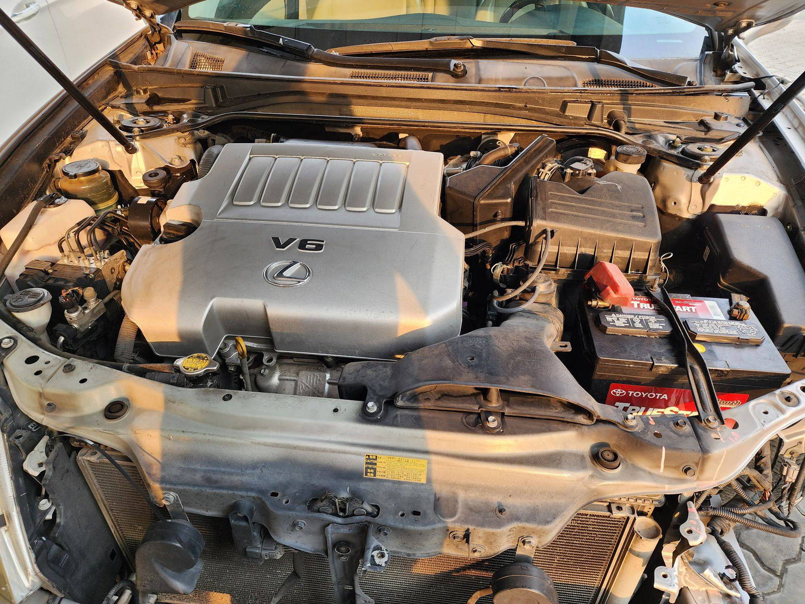2011 LEXUS ES 350 — 194598 Miles — Lot 42587014 — Souq - Marhaba Auctions Used Cars - Image 9