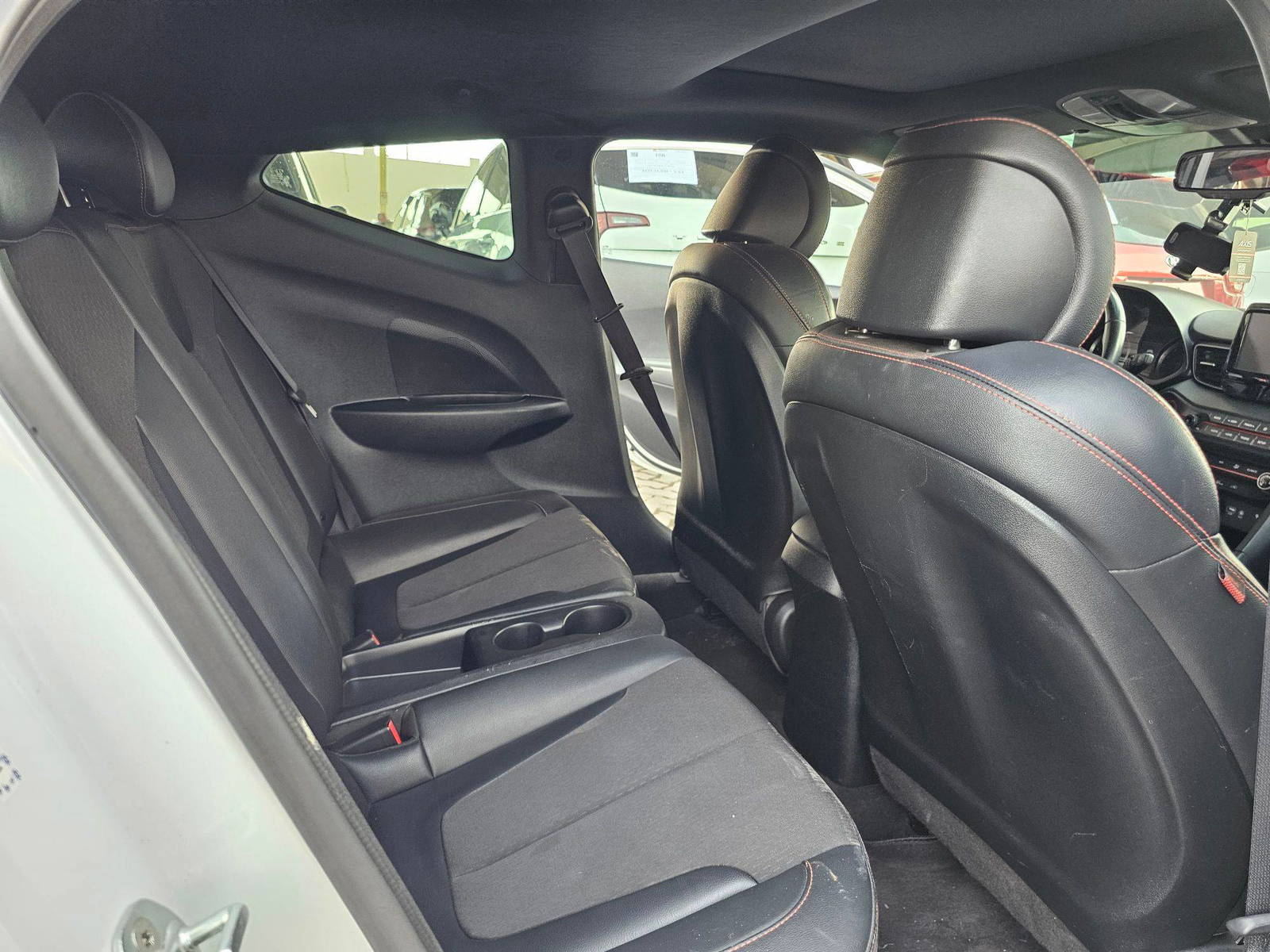 2020 HYUNDAI VELOSTER — 54614 Miles — Lot 0LU028544 — Souq - Marhaba Auctions Used Cars - Image 6