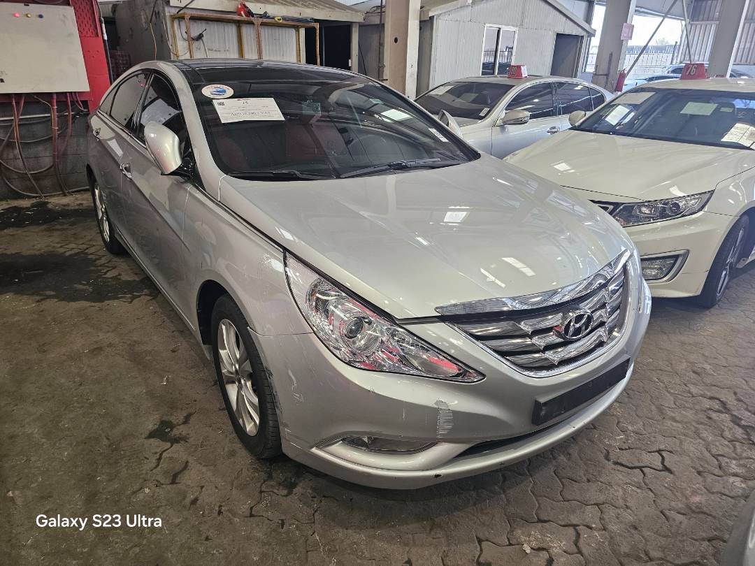 2010 HYUNDAI SONATA — 162374 KM — Lot 25656 — Main - Marhaba Auctions Used Cars - Image 4