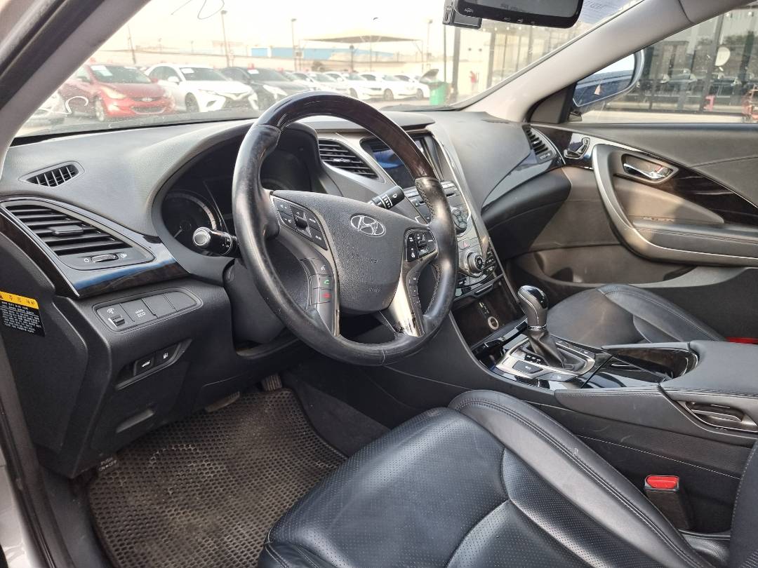 2012 HYUNDAI GRANDEUR — 219381 KM — Lot 215478 — Souq - Marhaba Auctions Used Cars - Image 8