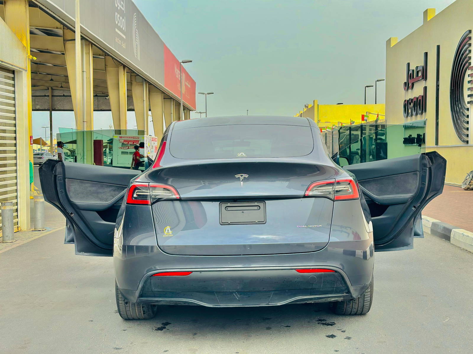 2023 TESLA MODEL Y — 3916 KM — Lot E0PC107825 — Souq - Marhaba Auctions Used Cars - Image 4