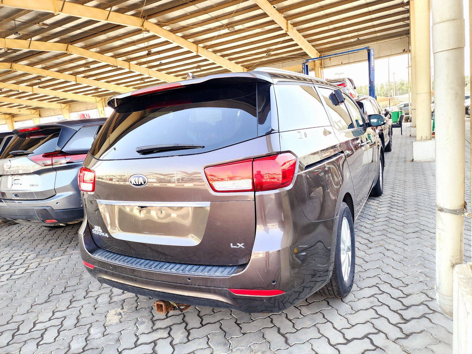 2015 KIA SEDONA — 185015 Miles — Lot 42039665 — Souq - Marhaba Auctions Used Cars - Image 3