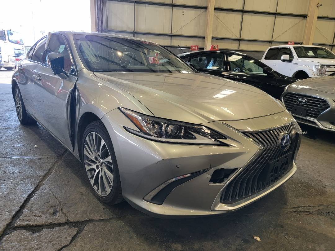 2019 LEXUS ES 300H — 55383 Miles — Lot 12580 — Main - Marhaba Auctions Used Cars - Image 4