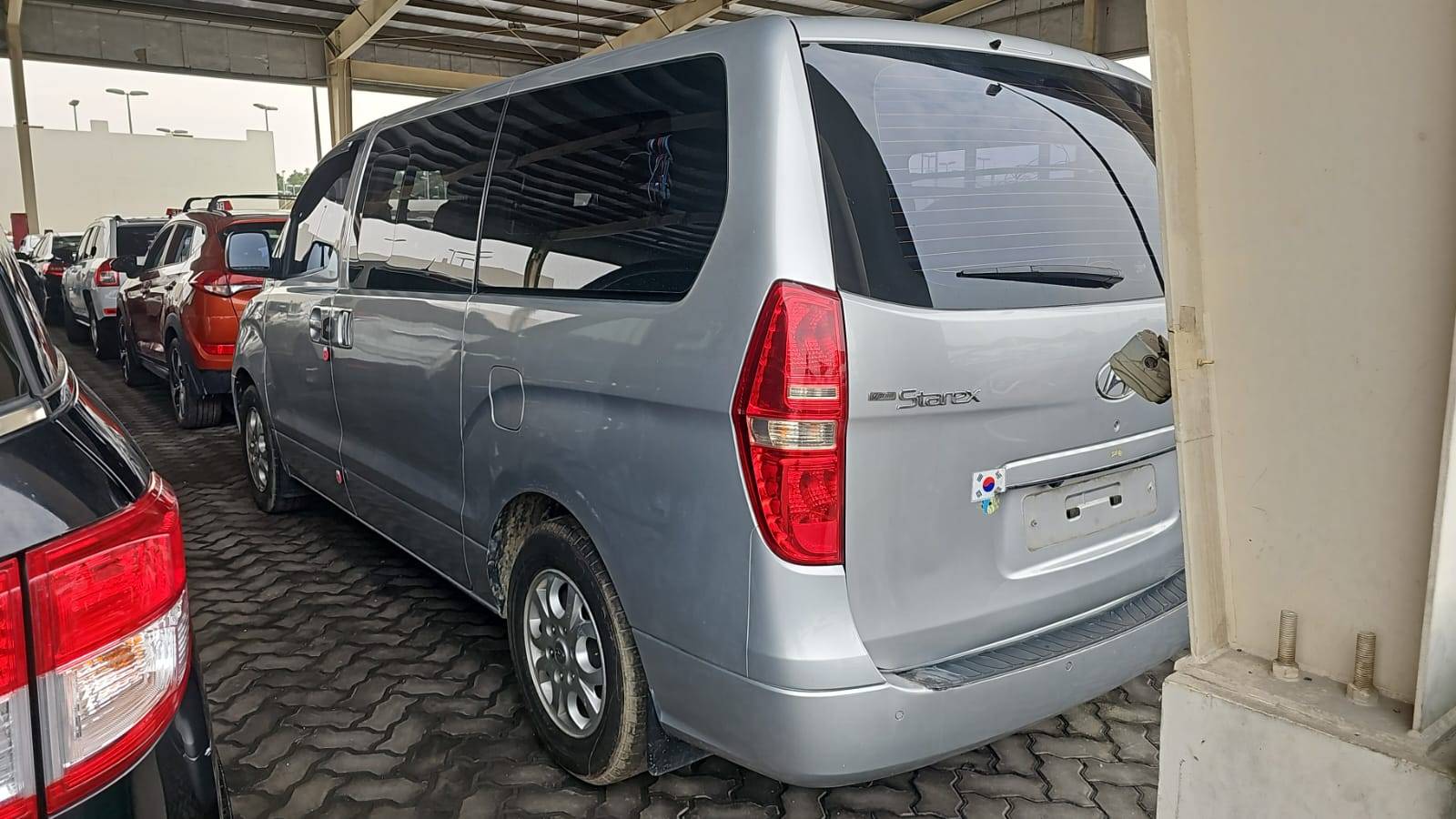2010 HYUNDAI GRAND STAREX — 295715 KM — Lot 200520 — Souq - Marhaba Auctions Used Cars - Image 10