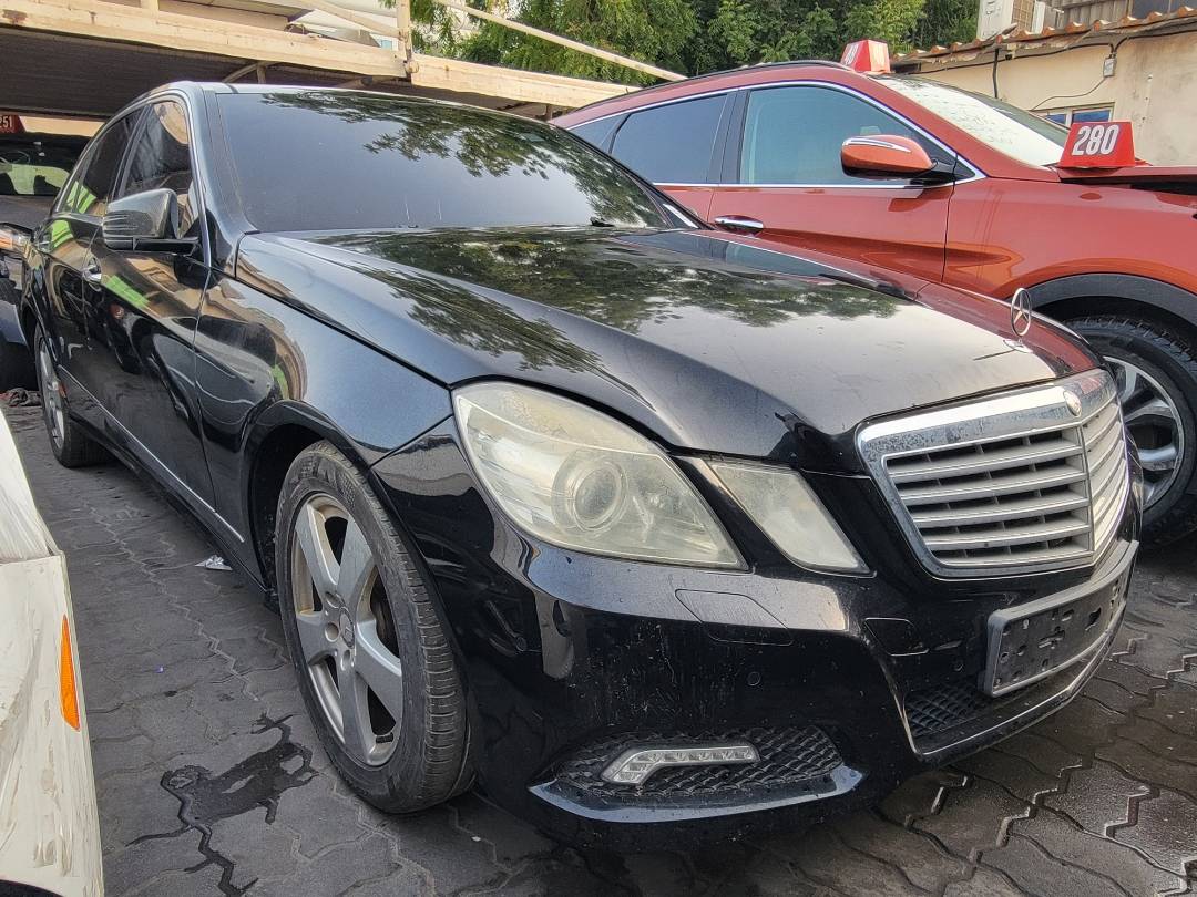2010 MERCEDES BENZ E 350 — 292938 KM — Lot 206917 — Souq - Marhaba Auctions Used Cars - Image 3