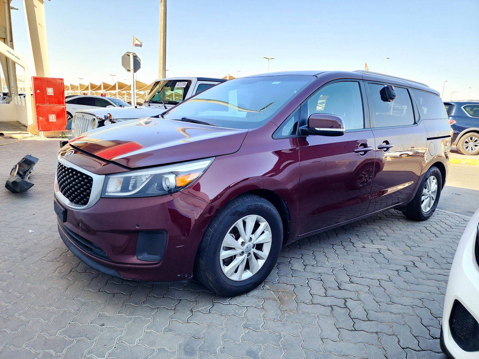 2017 KIA SEDONA — 137065 Miles — Lot 6247605 — Souq - Marhaba Auctions Used Cars - Image 5