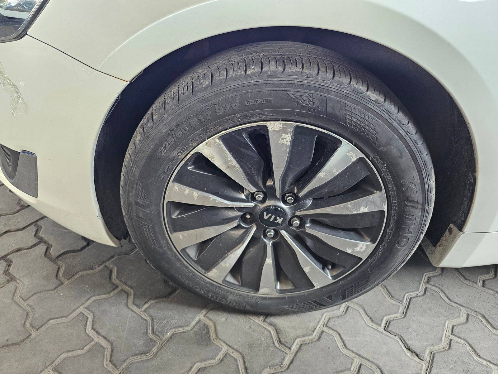 2014 KIA K7 — 143149 KM — Lot 02531 — Souq - Marhaba Auctions Used Cars - Image 11