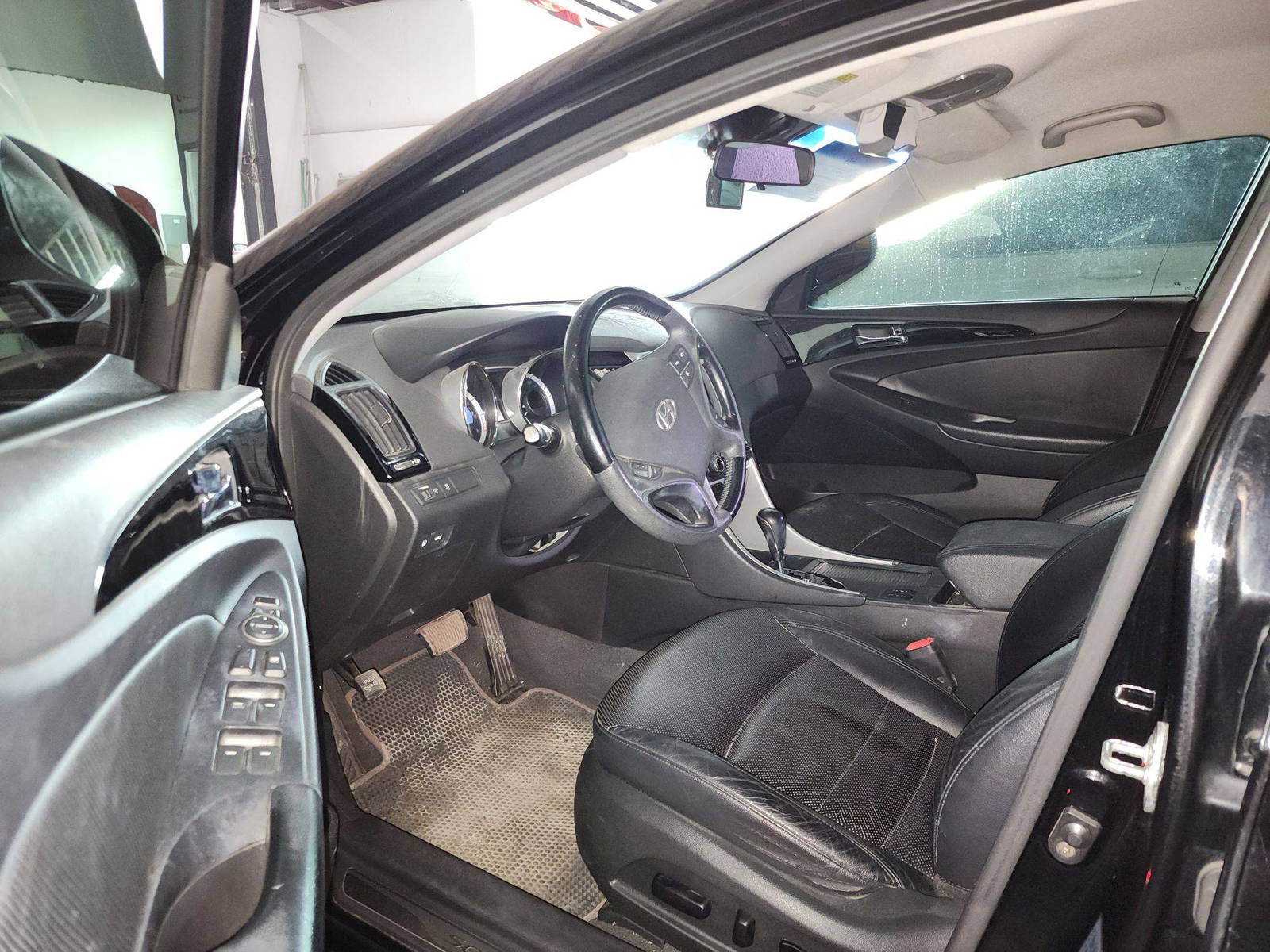 2010 HYUNDAI SONATA — 101065 KM — Lot 000326 — Main - Marhaba Auctions Used Cars - Image 9
