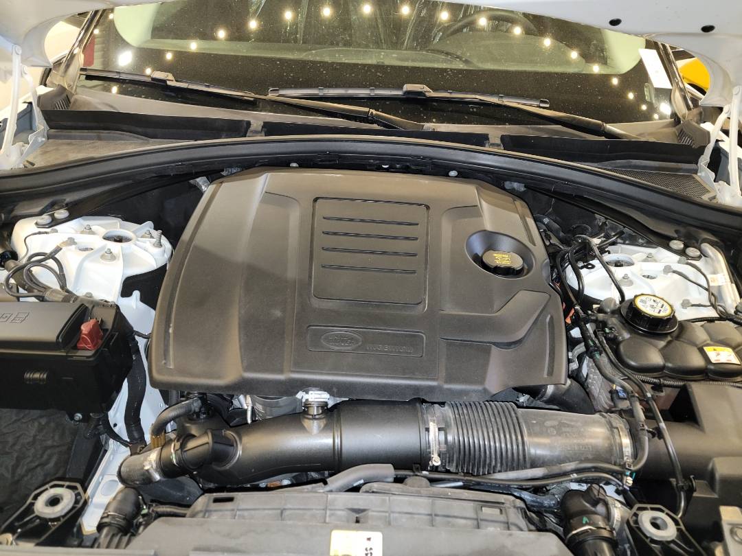 2023 LAND ROVER RANGE ROVER VELAR — 20258 Miles — Lot 37377790 - Marhaba Auctions Used Cars - Image 10