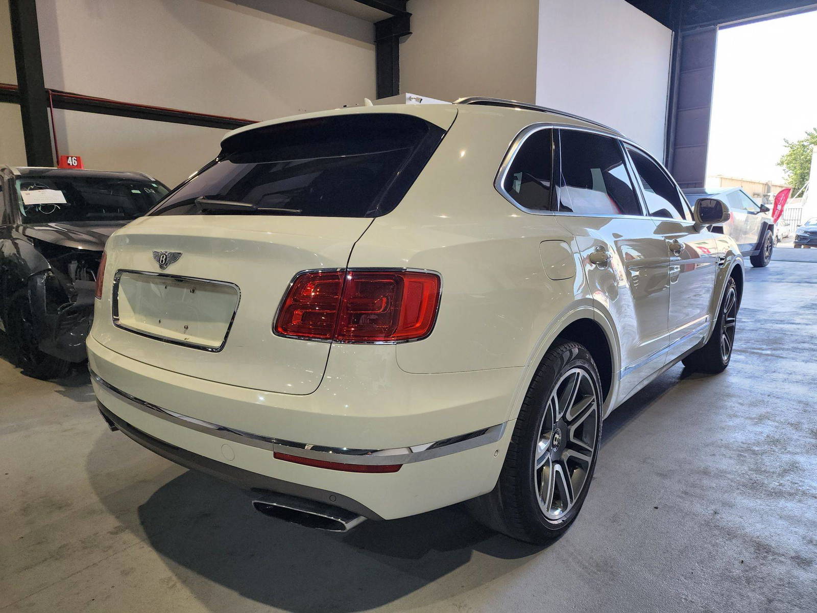 2018 BENTLEY BENTAYGA — 33495 Miles — Lot 38549220 — Main - Marhaba Auctions Used Cars - Image 6