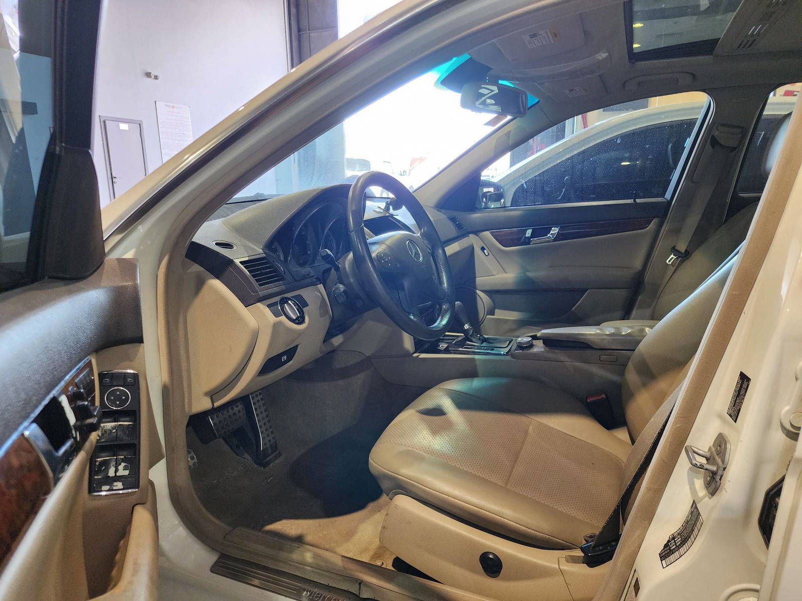 2010 MERCEDES BENZ C300 — 264950 KM — Lot 088797 — Al Quoz - Marhaba Auctions Used Cars - Image 9