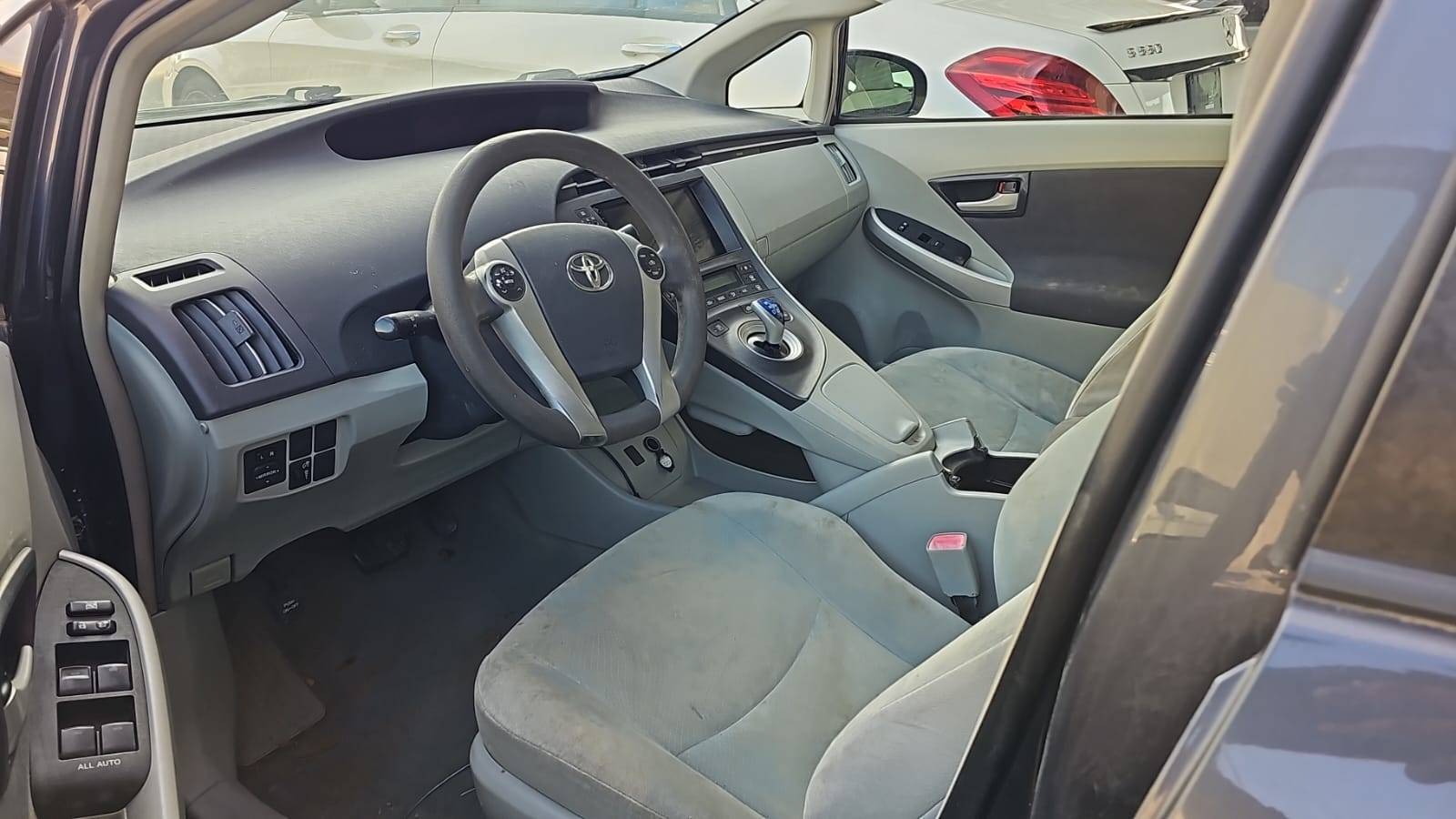 2011 TOYOTA PRIUS — 254210 Miles — Lot 0B1403918 — Souq - Marhaba Auctions Used Cars - Image 6