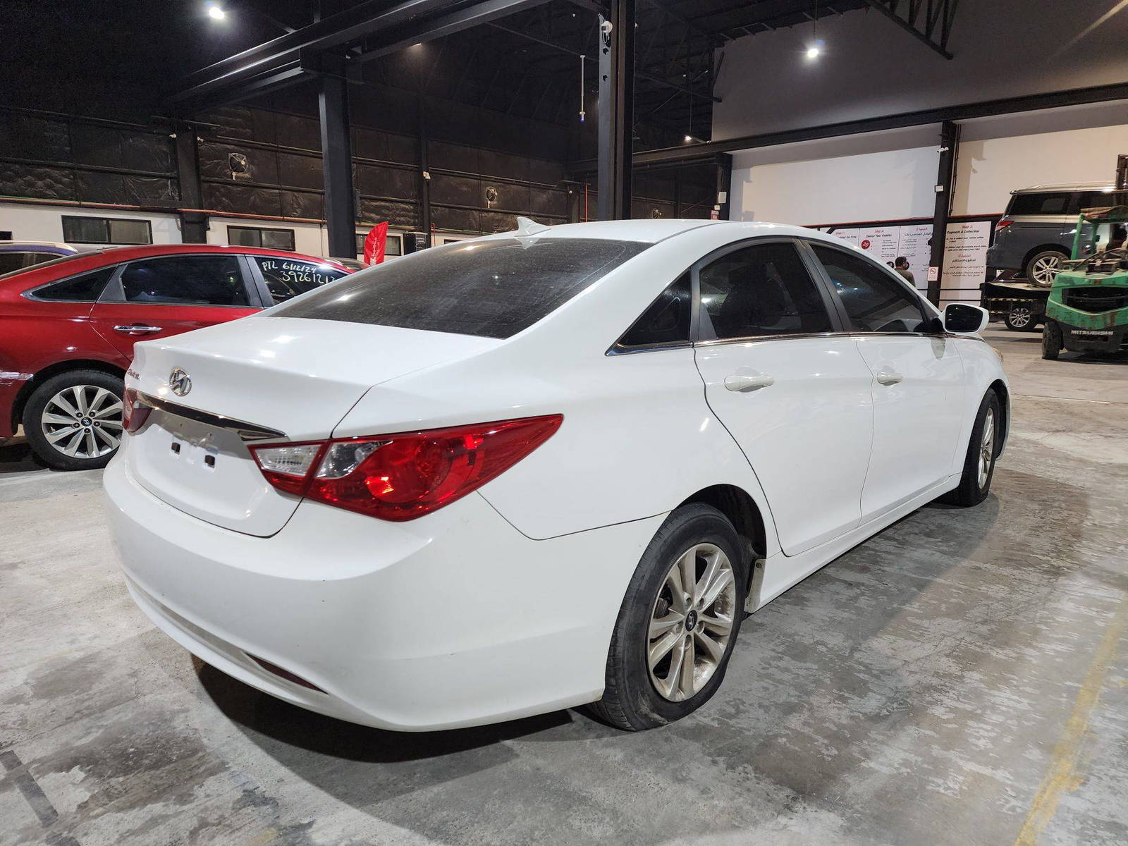 2013 HYUNDAI SONATA — 186900 Miles — Lot 48136 — Al Quoz - Marhaba Auctions Used Cars - Image 5