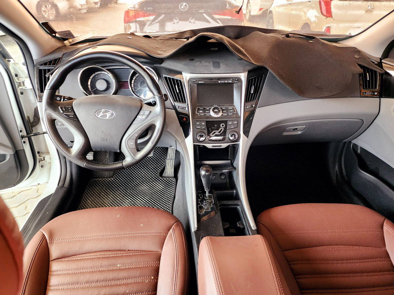 2010 HYUNDAI SONATA — 90930 KM — Lot 100255 — Souq - Marhaba Auctions Used Cars - Image 7