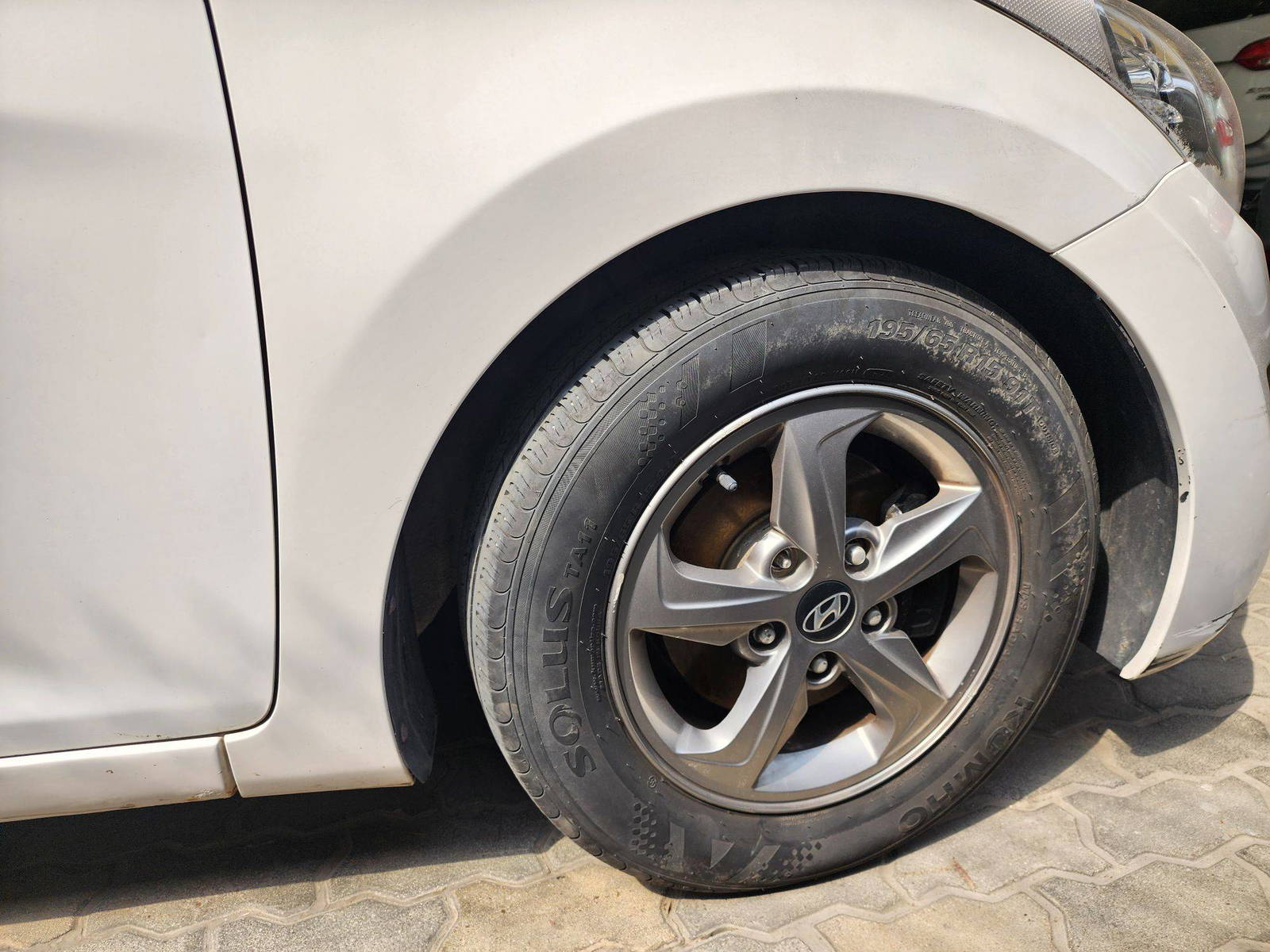 2014 HYUNDAI AVANTE — 213819 KM — Lot 926110 — Souq - Marhaba Auctions Used Cars - Image 11