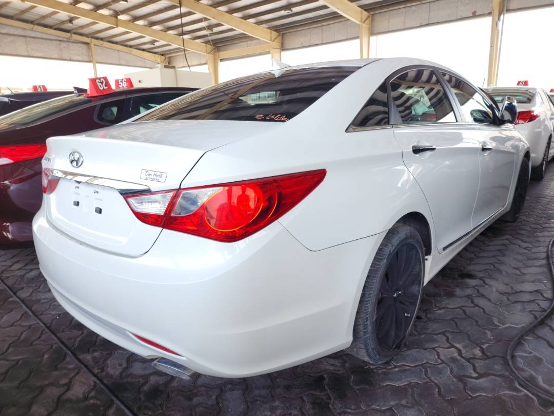 2012 HYUNDAI SONATA — 198790 Miles — Lot 47692054 — Souq - Marhaba Auctions Used Cars - Image 3