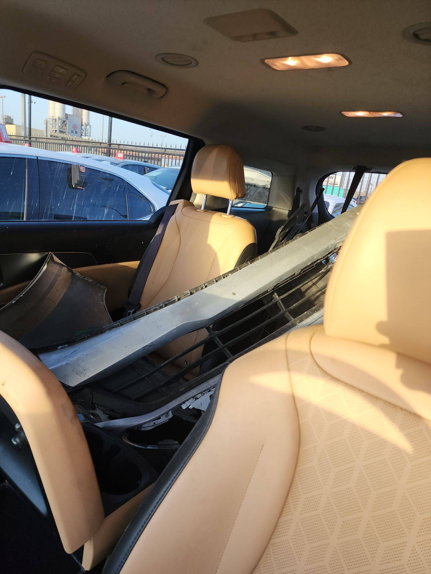 KIA CARNIVAL LX 2022 - Marhaba Auction Used Cars - Image 8