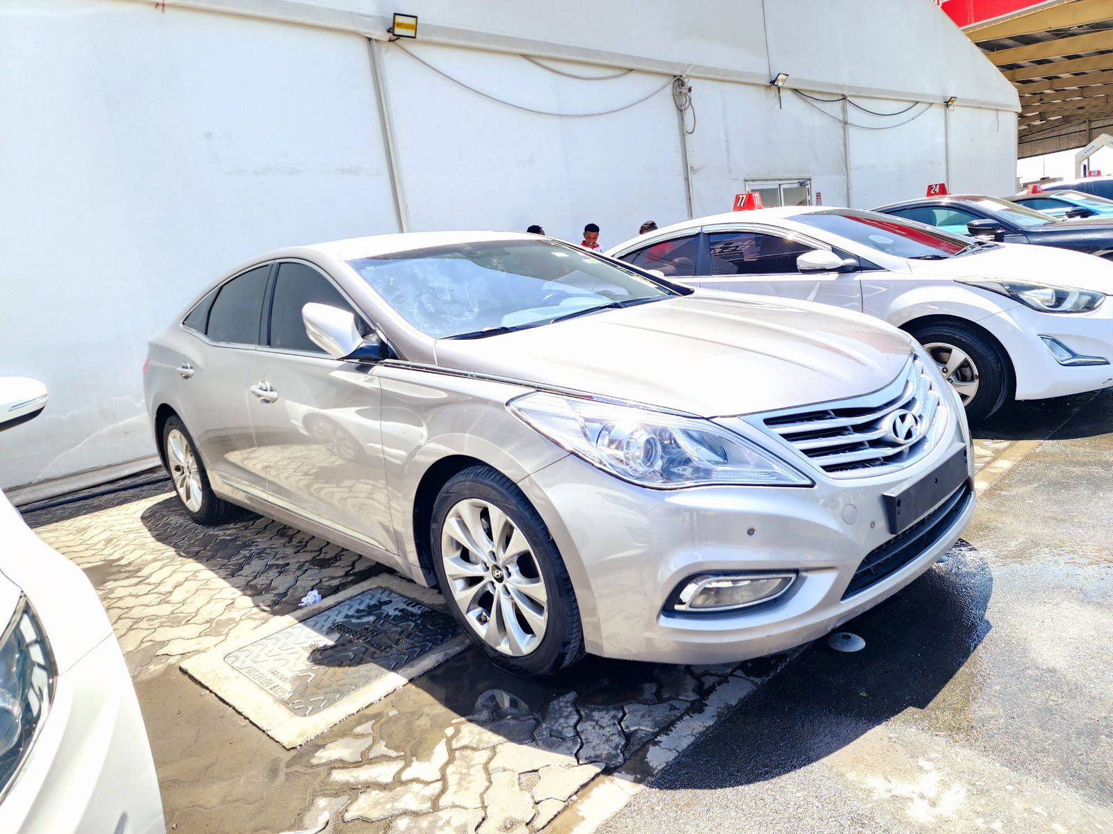 2011 HYUNDAI GRANDEUR — 69254 KM — Lot 050669 — Souq - Marhaba Auctions Used Cars - Image 3