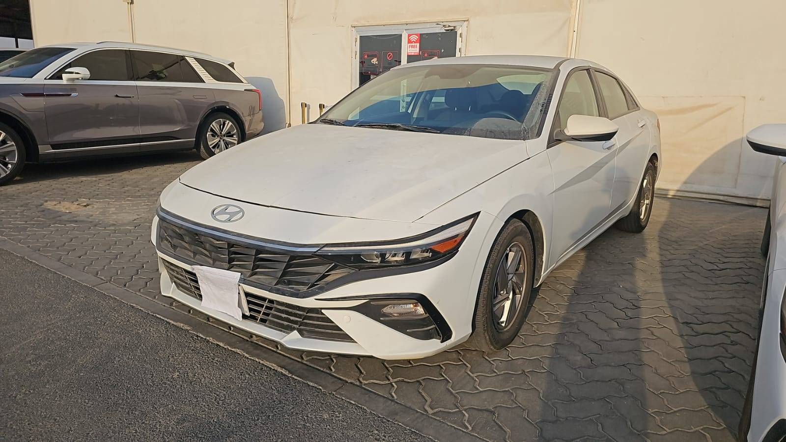 2025 HYUNDAI ELANTRA — 25664 KM — Lot 3SU934113 — Souq - Marhaba Auctions Used Cars - Image 10