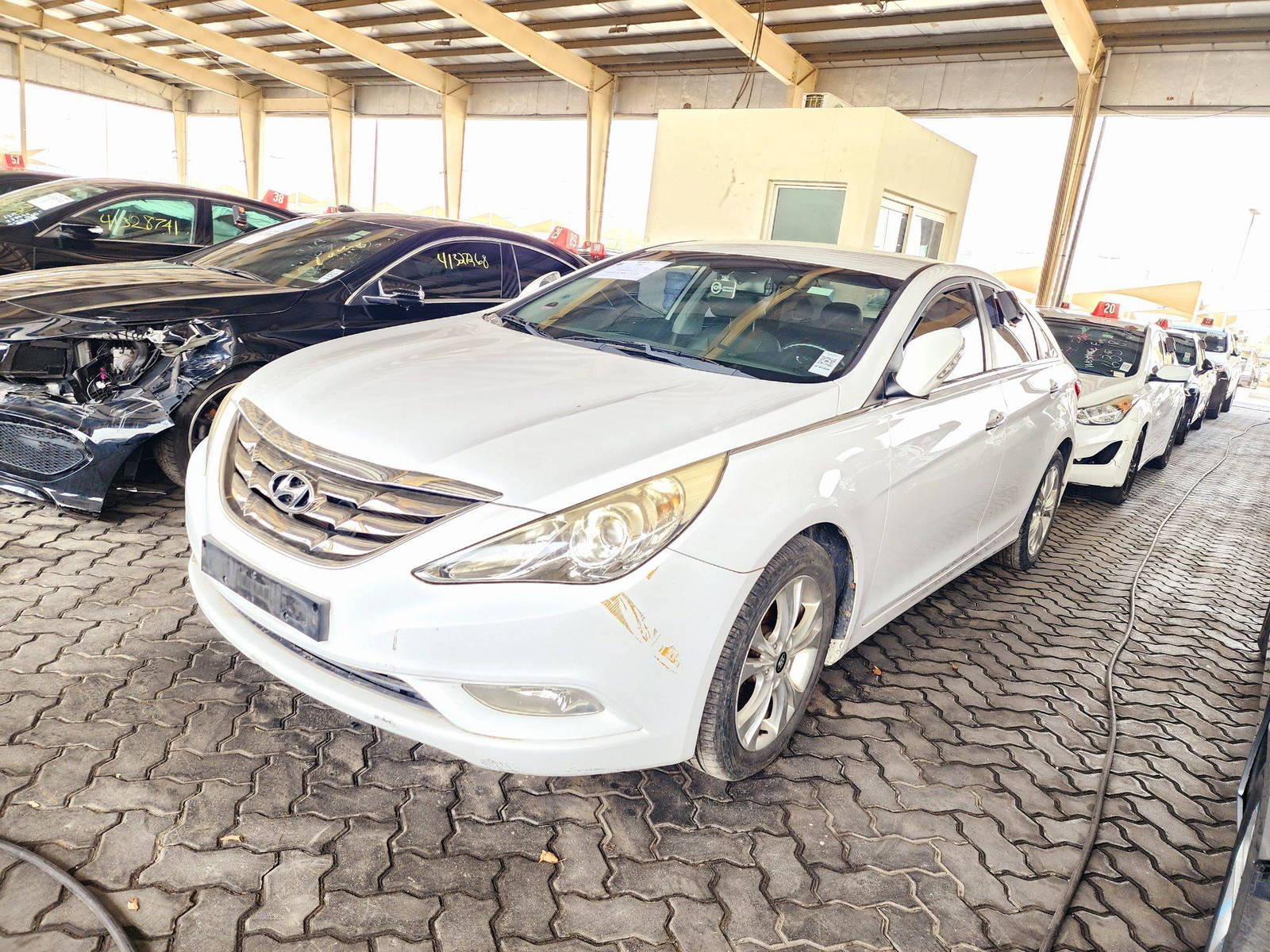 2010 HYUNDAI SONATA — 142157 KM — Lot 071355 — Ind. 12 - Marhaba Auctions Used Cars - Image 5