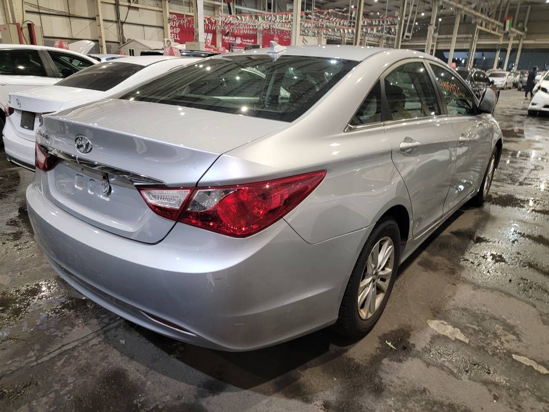 2013 HYUNDAI SONATA — 181646 Miles — Lot H740272 — Main - Marhaba Auctions Used Cars - Image 4