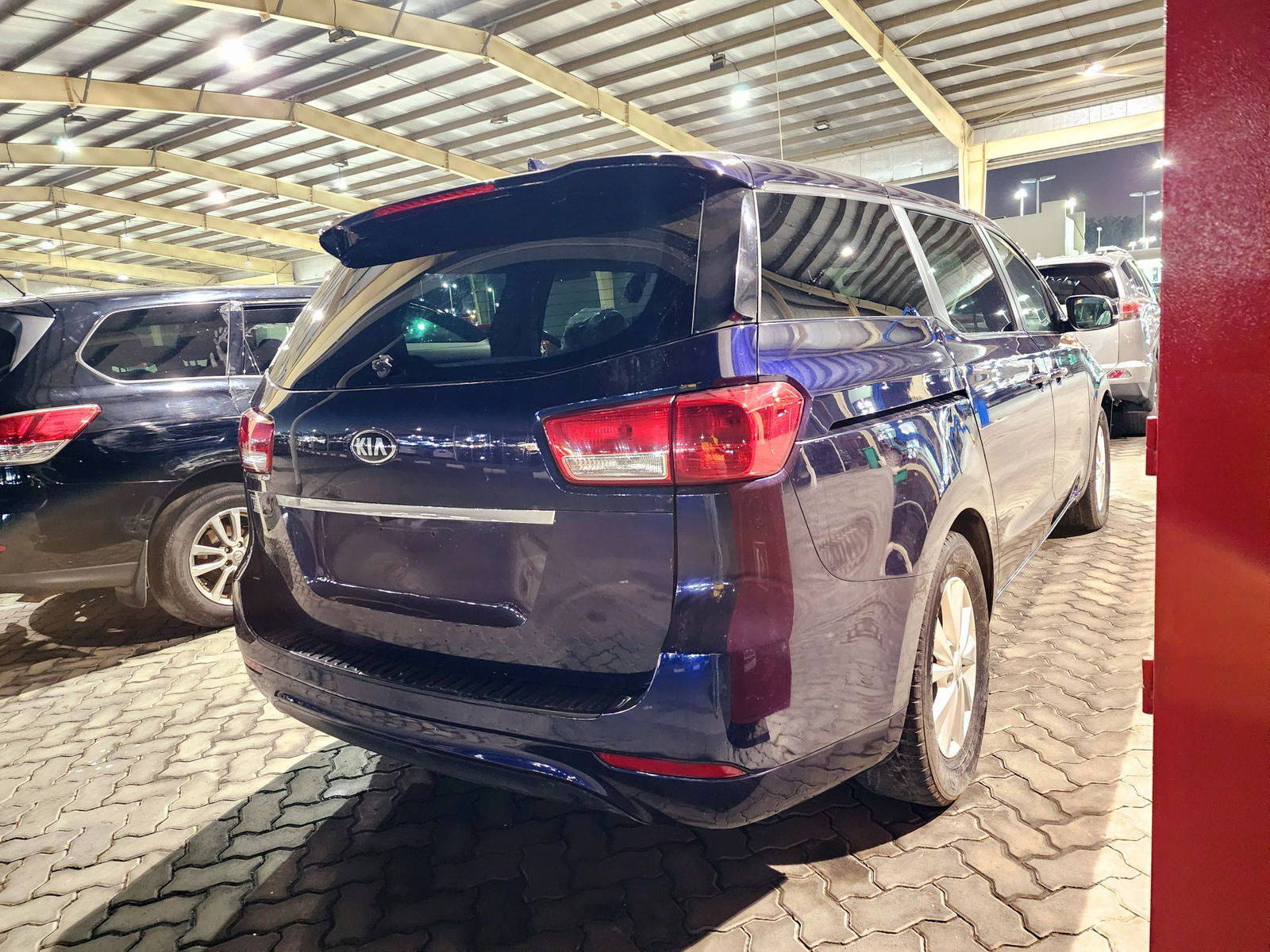 2018 KIA SEDONA — 153430 Miles — Lot 17J6380272 — Souq - Marhaba Auctions Used Cars - Image 4