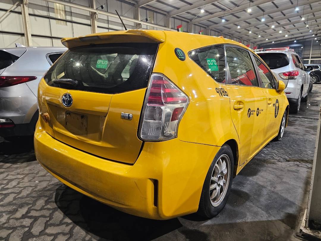 2015 TOYOTA PRIUS V — 441420 Miles — Lot FJ016307 — Main - Marhaba Auctions Used Cars - Image 4
