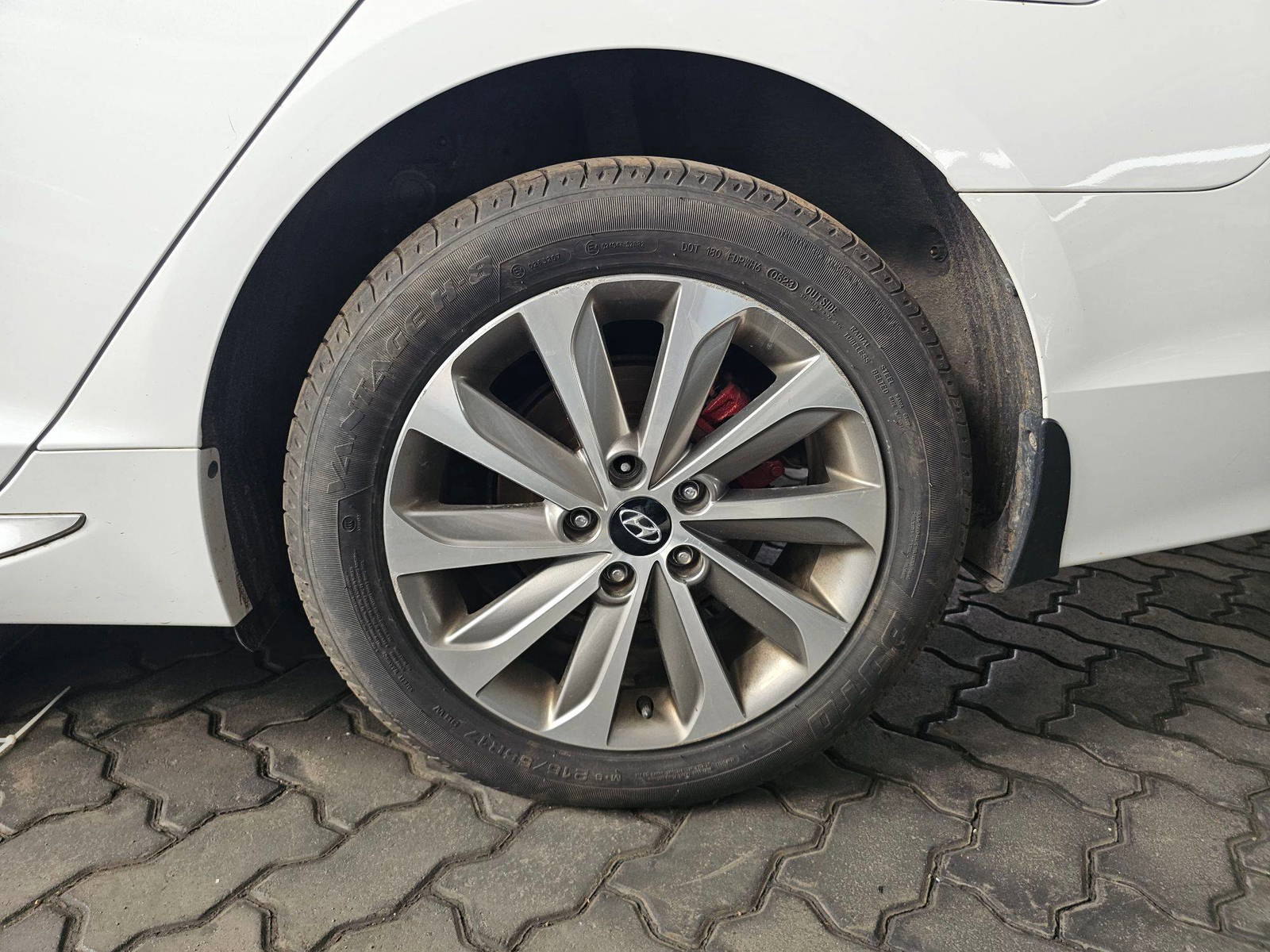 2015 HYUNDAI SONATA — 174758 KM — Lot 44940415 — Souq - Marhaba Auctions Used Cars - Image 11