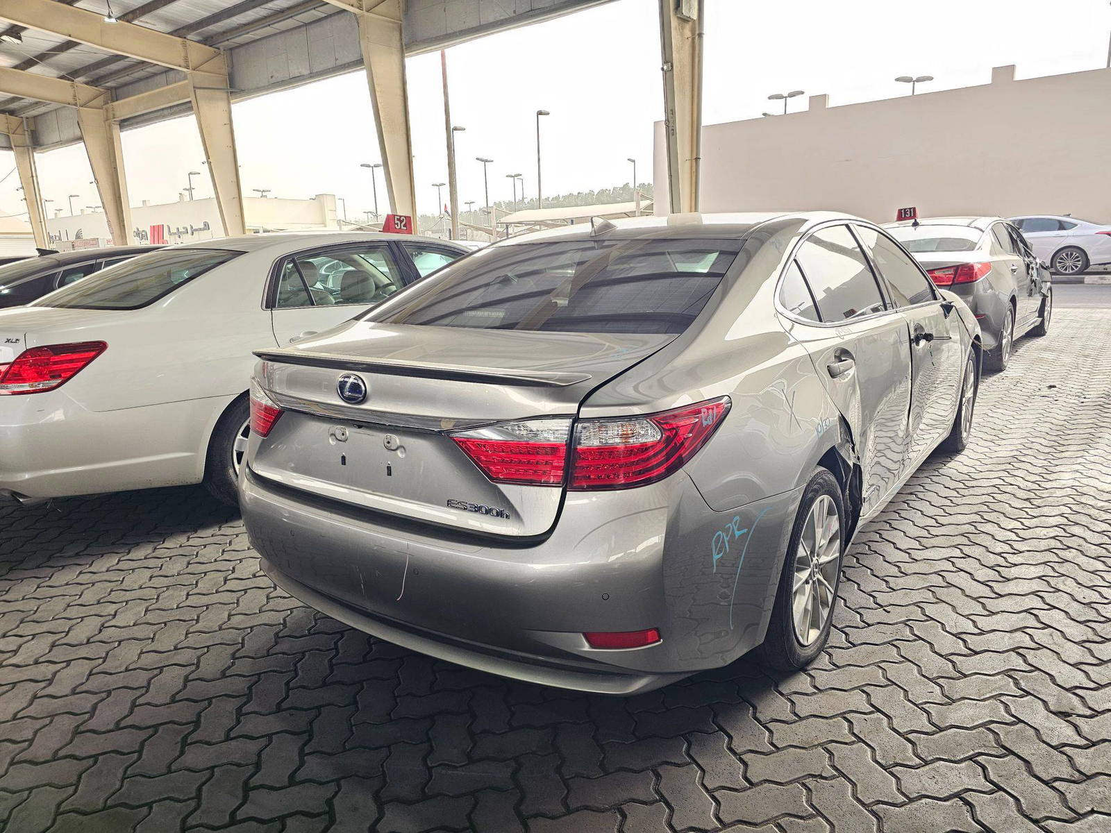 2015 LEXUS ES 300H — 148909 Miles — Lot 69030425 — Souq - Marhaba Auctions Used Cars - Image 5