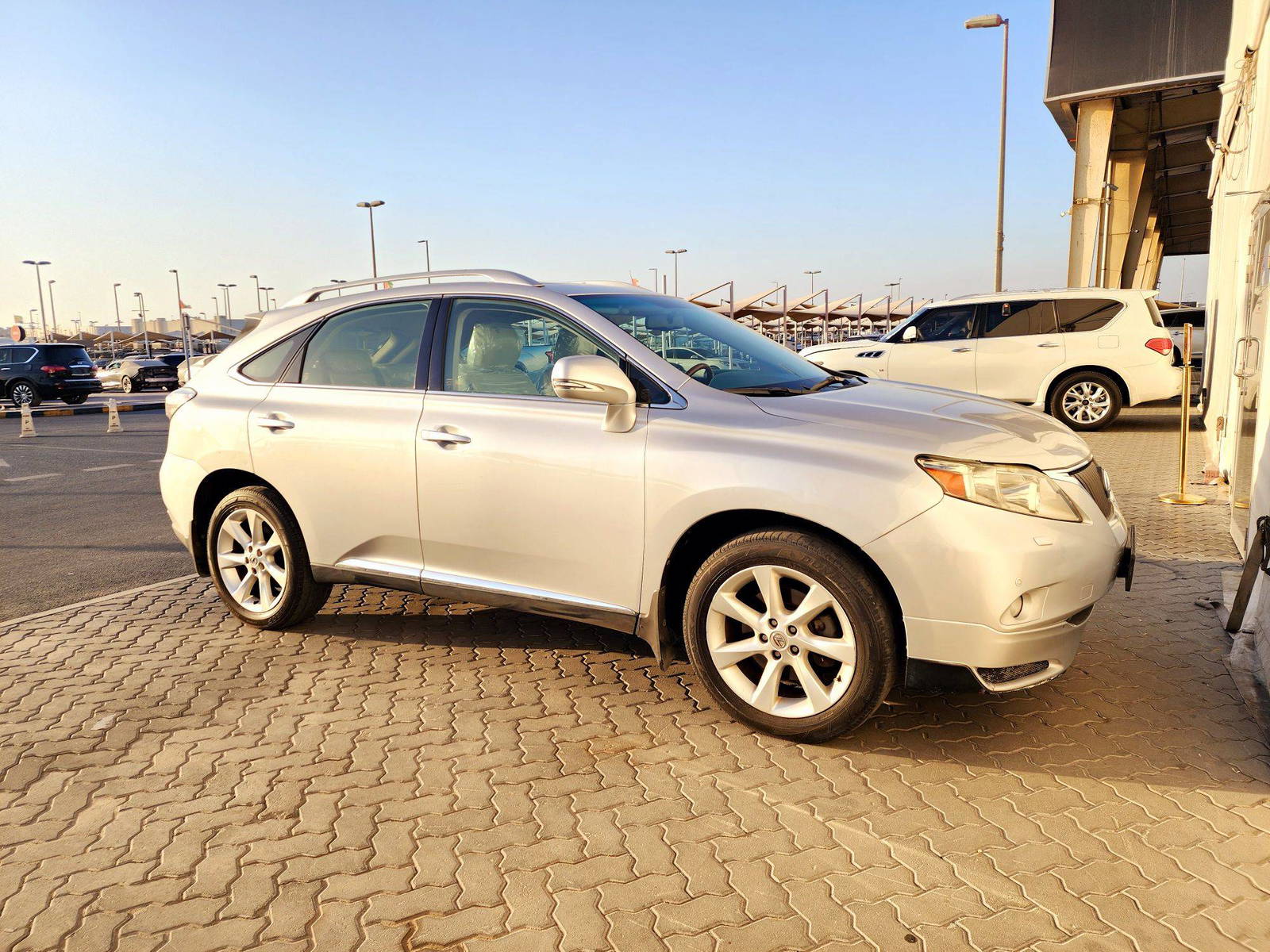 2010 LEXUS RX 350 — 291565 KM — Lot 2429184 — Souq - Marhaba Auctions Used Cars - Image 4