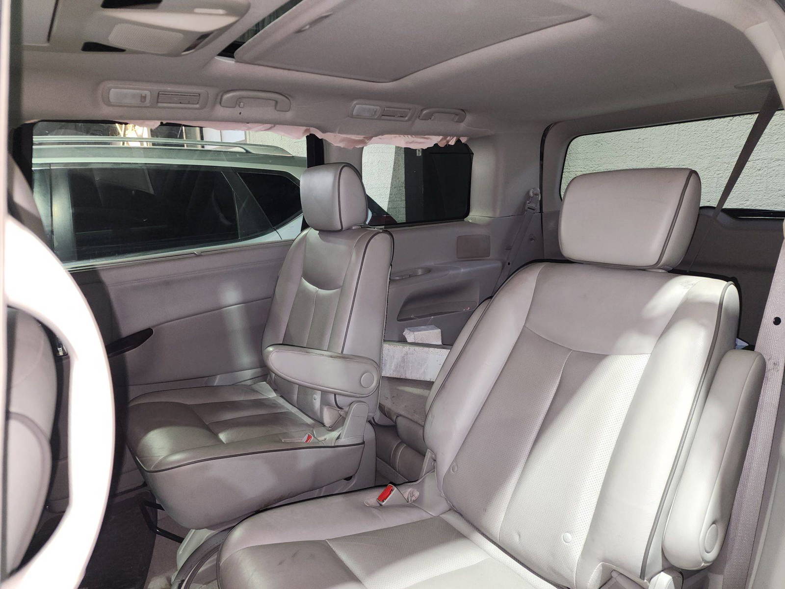 2011 NISSAN QUEST — 184129 Miles — Lot B9005018 — Al Quoz - Marhaba Auctions Used Cars - Image 8