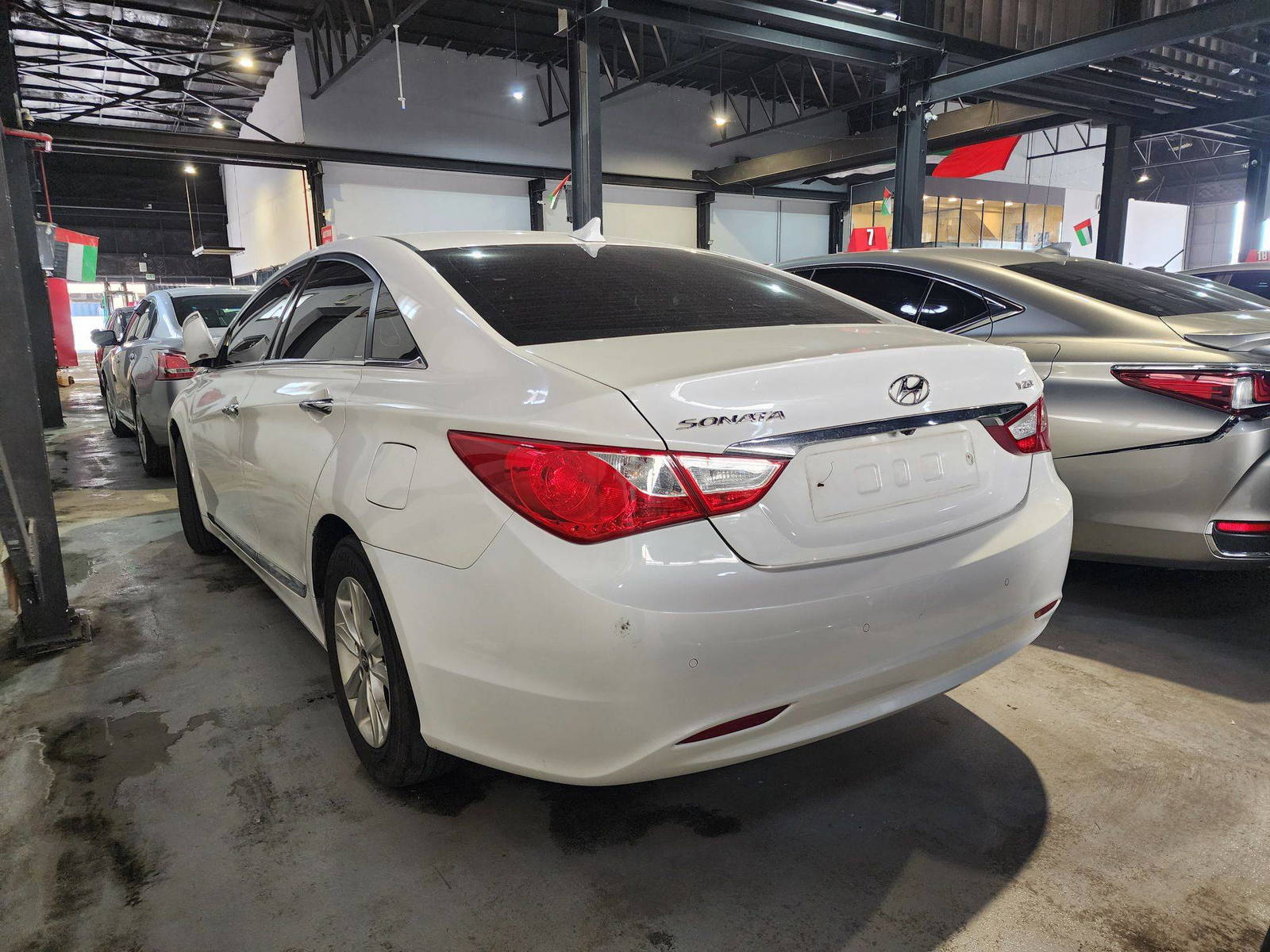2012 HYUNDAI SONATA — 209550 KM — Lot 362118 — Al Quoz - Marhaba Auctions Used Cars - Image 5