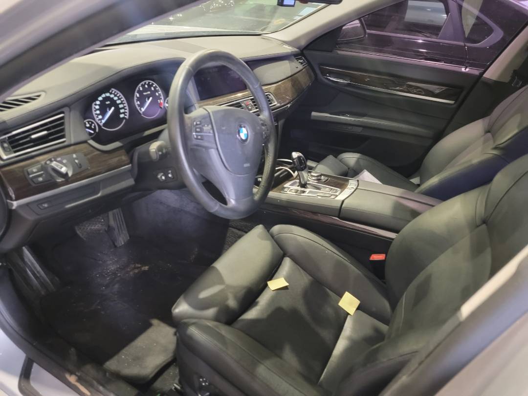 2010 BMW 740 I — 202997 KM — Lot 25793 — Main - Marhaba Auctions Used Cars - Image 8