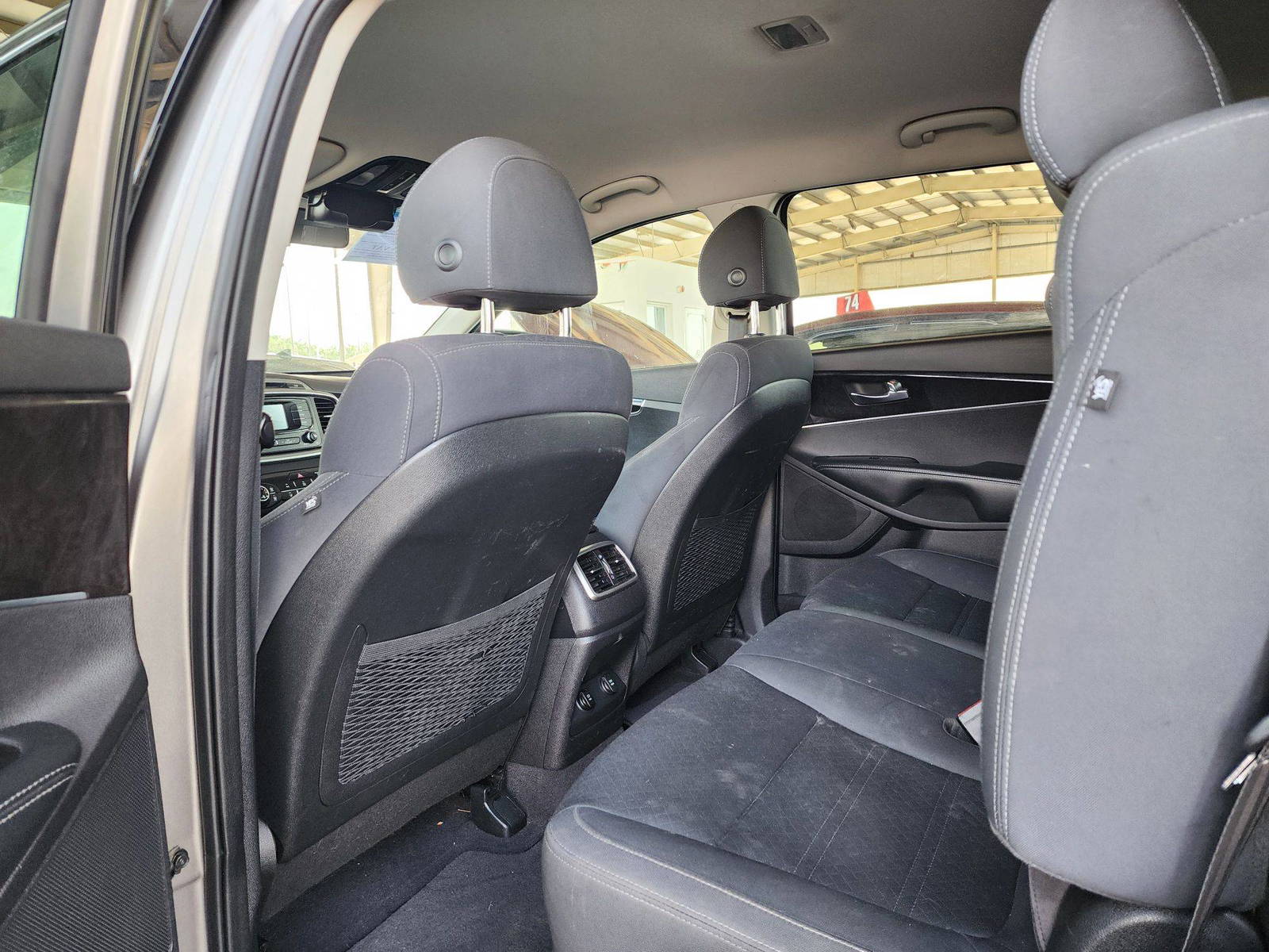 2018 KIA SORENTO — 164544 Miles — Lot 60928574 — Souq - Marhaba Auctions Used Cars - Image 6