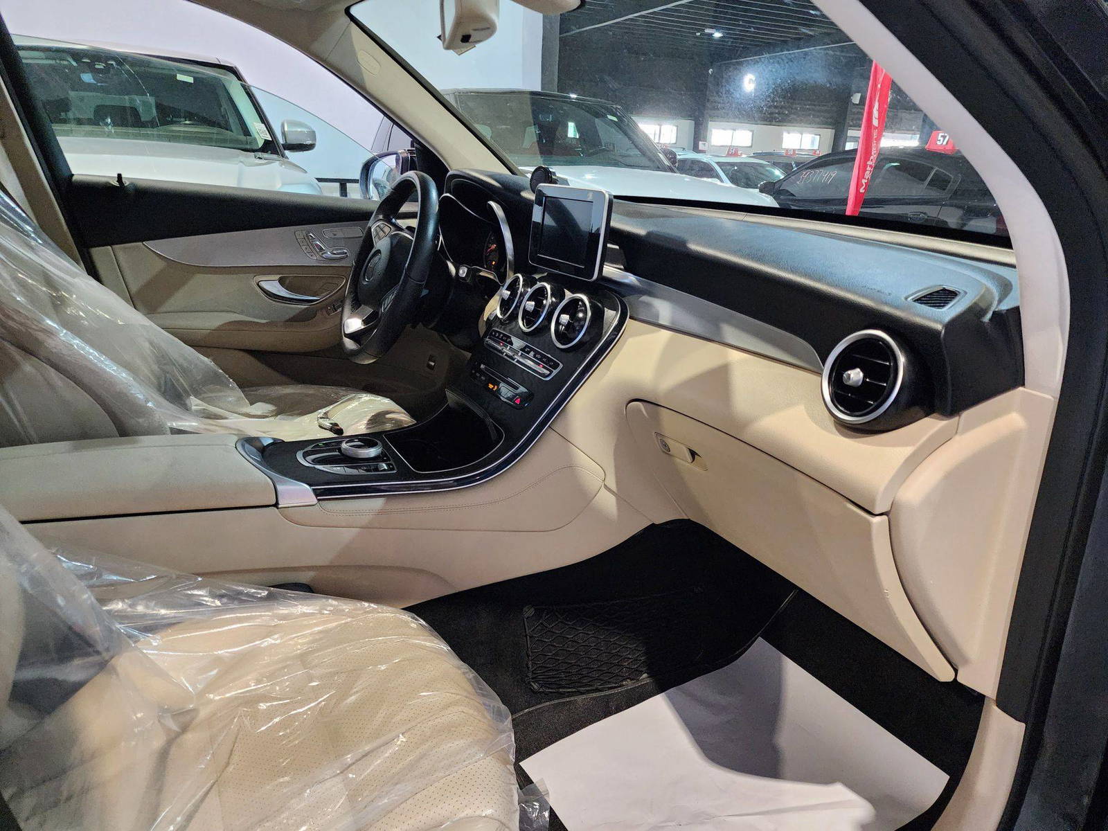 2019 MERCEDES BENZ GLC-300 — 81060 KM — Lot 50065454 — Al Quoz - Marhaba Auctions Used Cars - Image 11