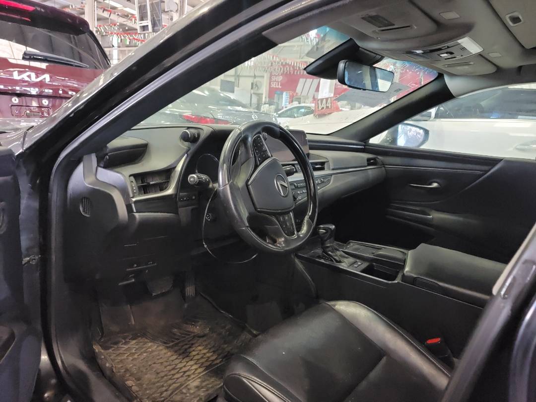 2020 LEXUS ES 300H — 350608 KM — Lot LU005906 — Main - Marhaba Auctions Used Cars - Image 6
